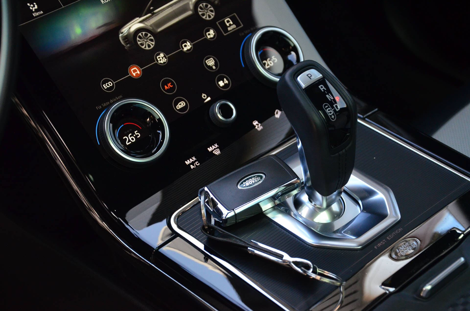 LAND ROVER Range Rover Evoque 2.0 T 250 First Edition-image-10