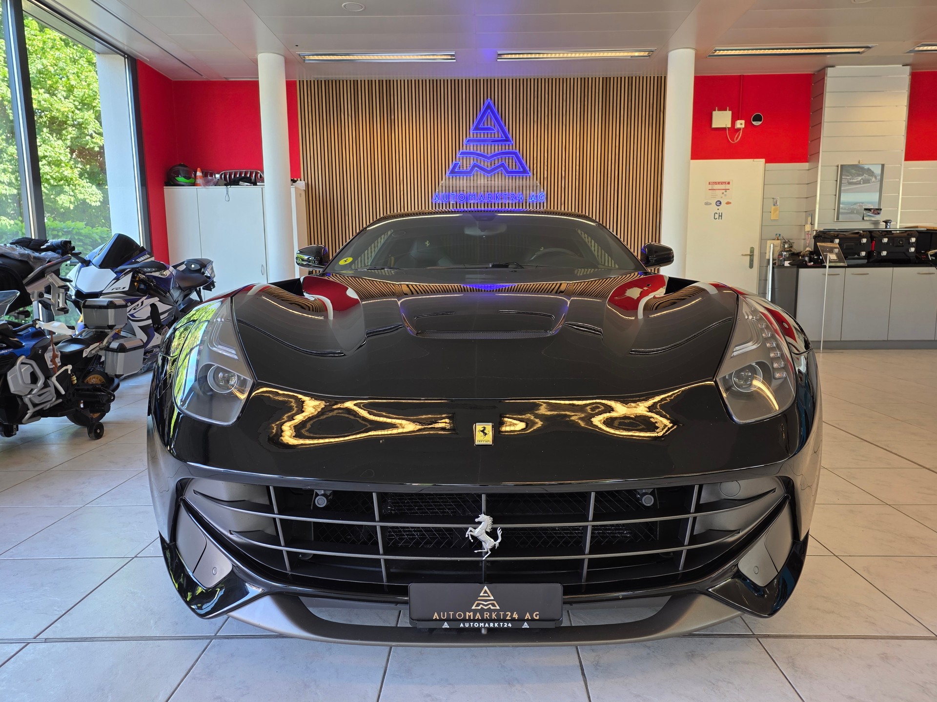 FERRARI F12 6.3 !!! MIT FERRARI POWER GARANTIE BIS 03.2027 !!! Bremsen alle Neu !!!-image-1