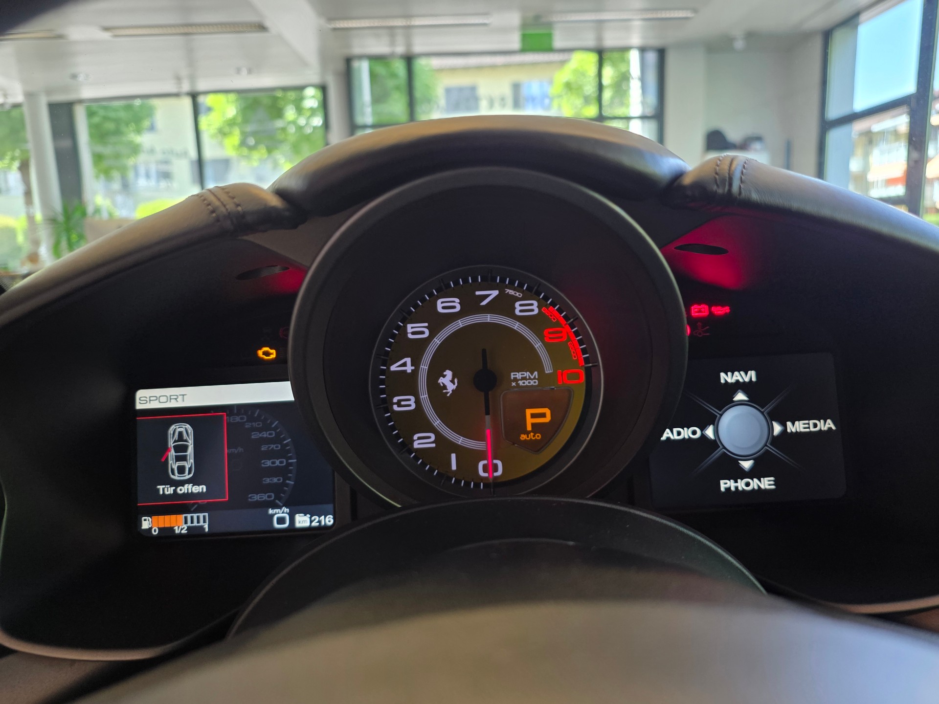 FERRARI F12 6.3 !!! MIT FERRARI POWER GARANTIE BIS 03.2027 !!! Bremsen alle Neu !!!-image-8