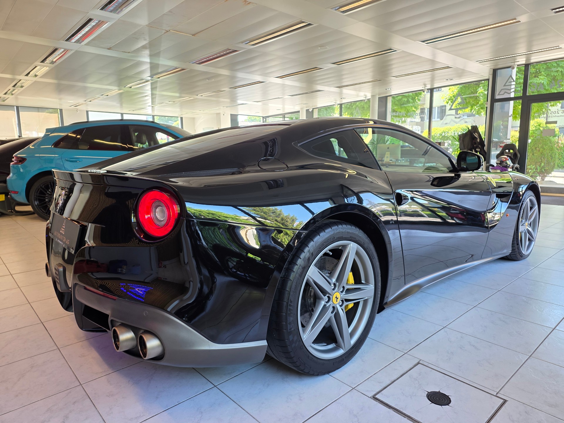 FERRARI F12 6.3 !!! MIT FERRARI POWER GARANTIE BIS 03.2027 !!! Bremsen alle Neu !!!-image-15