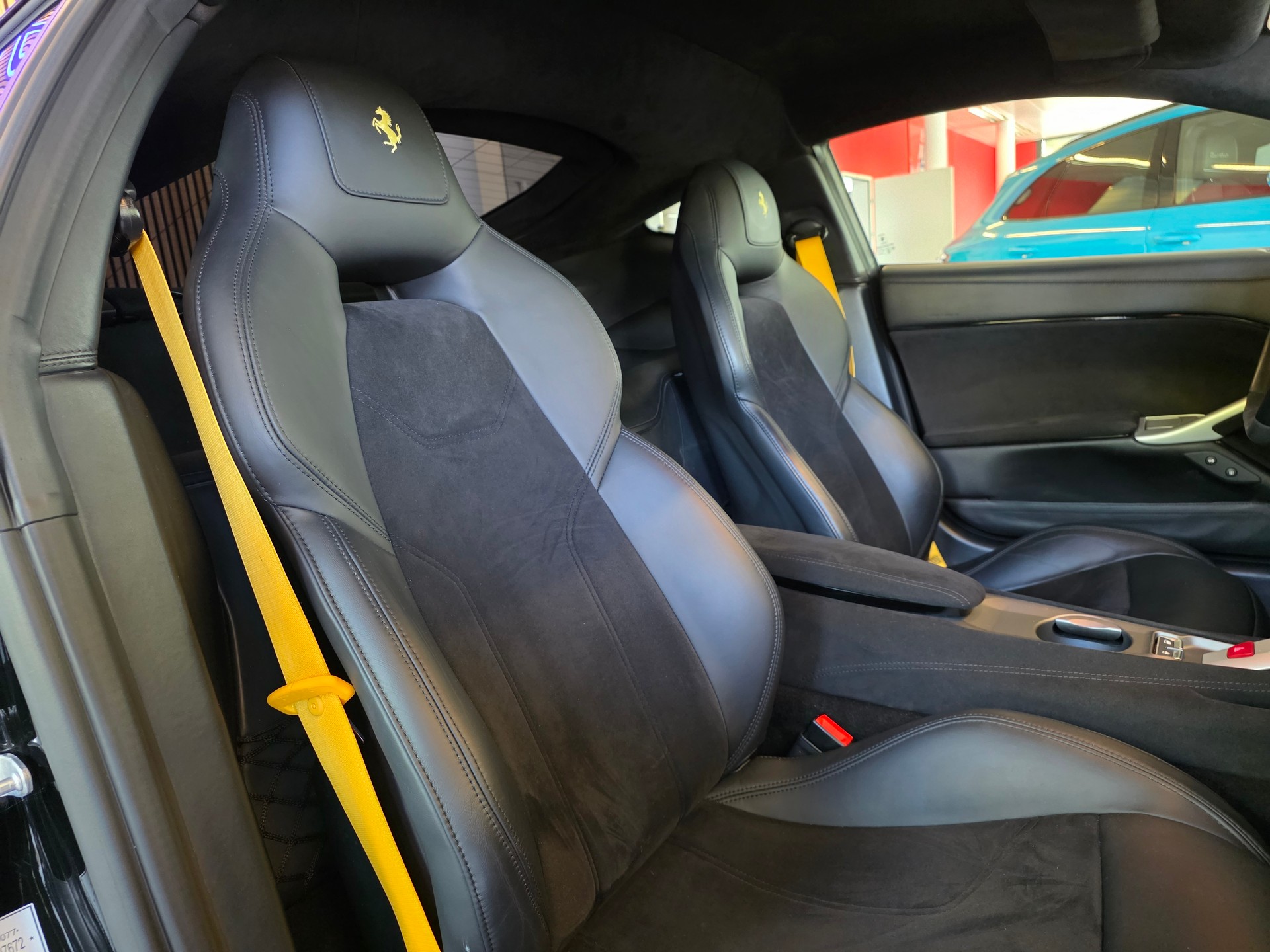 FERRARI F12 6.3 !!! MIT FERRARI POWER GARANTIE BIS 03.2027 !!! Bremsen alle Neu !!!-image-11