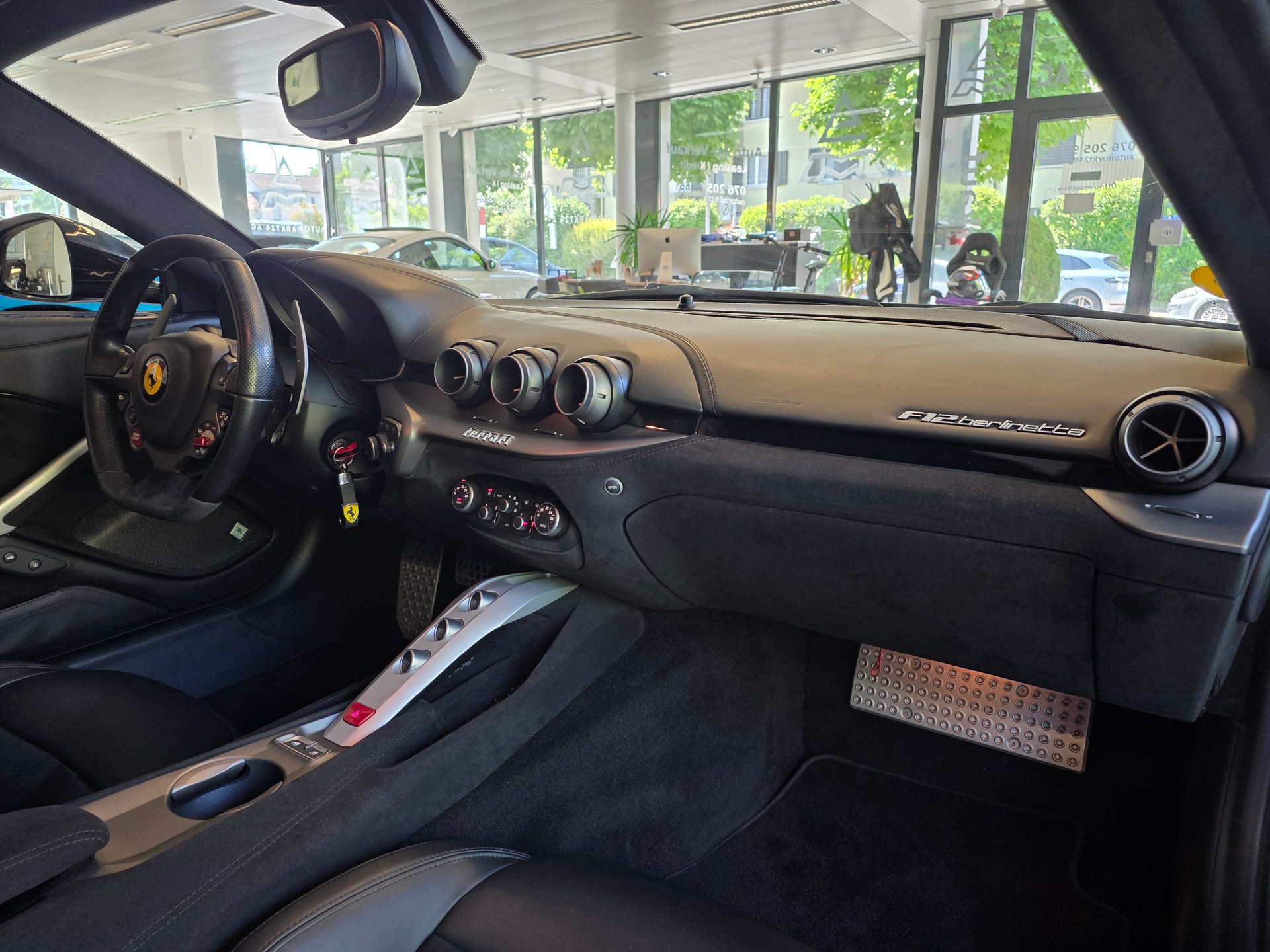 FERRARI F12 6.3 !!! MIT FERRARI POWER GARANTIE BIS 03.2027 !!! Bremsen alle Neu !!!-image-10