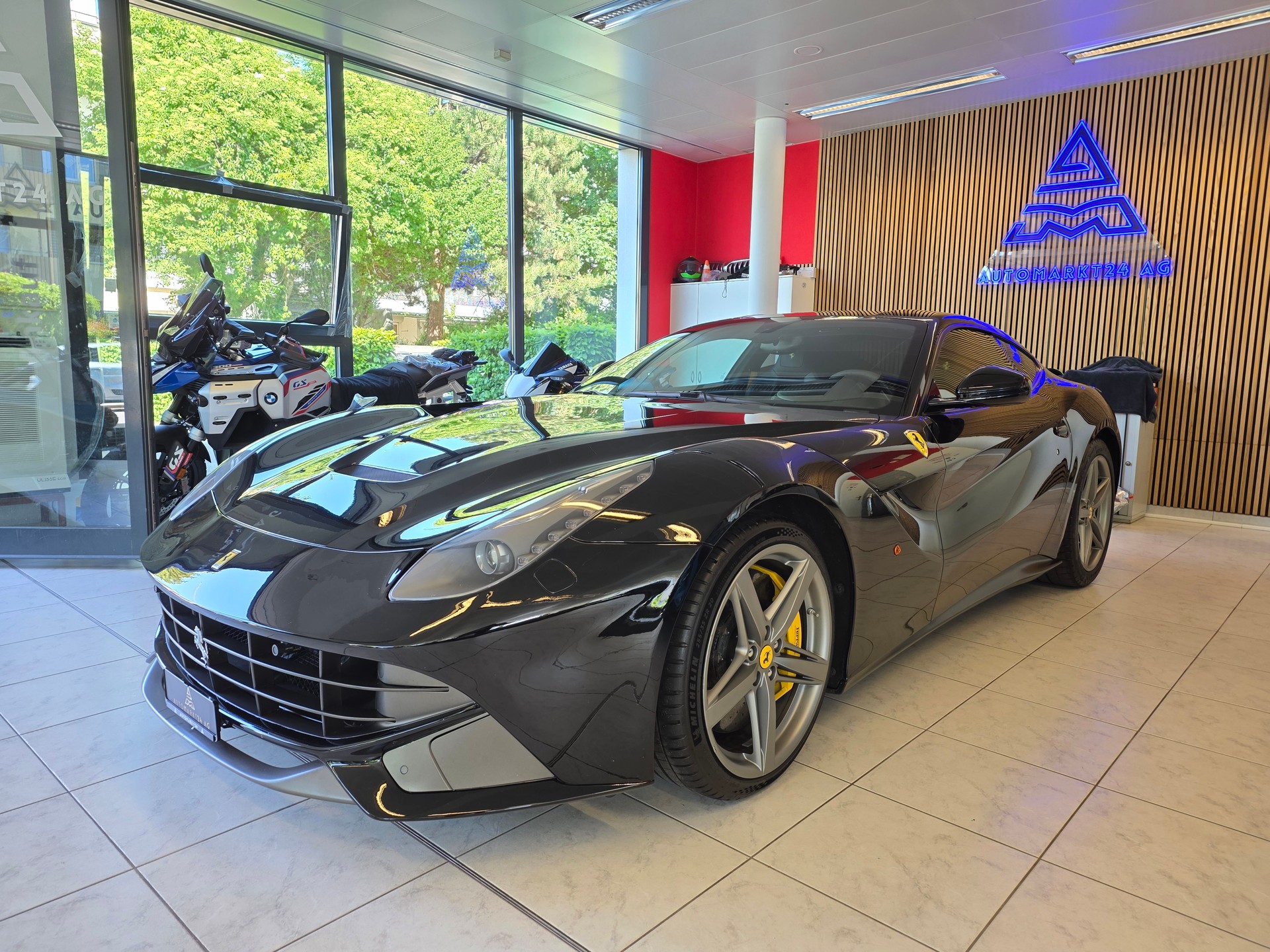 FERRARI F12 6.3 !!! MIT FERRARI POWER GARANTIE BIS 03.2027 !!! Bremsen alle Neu !!!-image-2