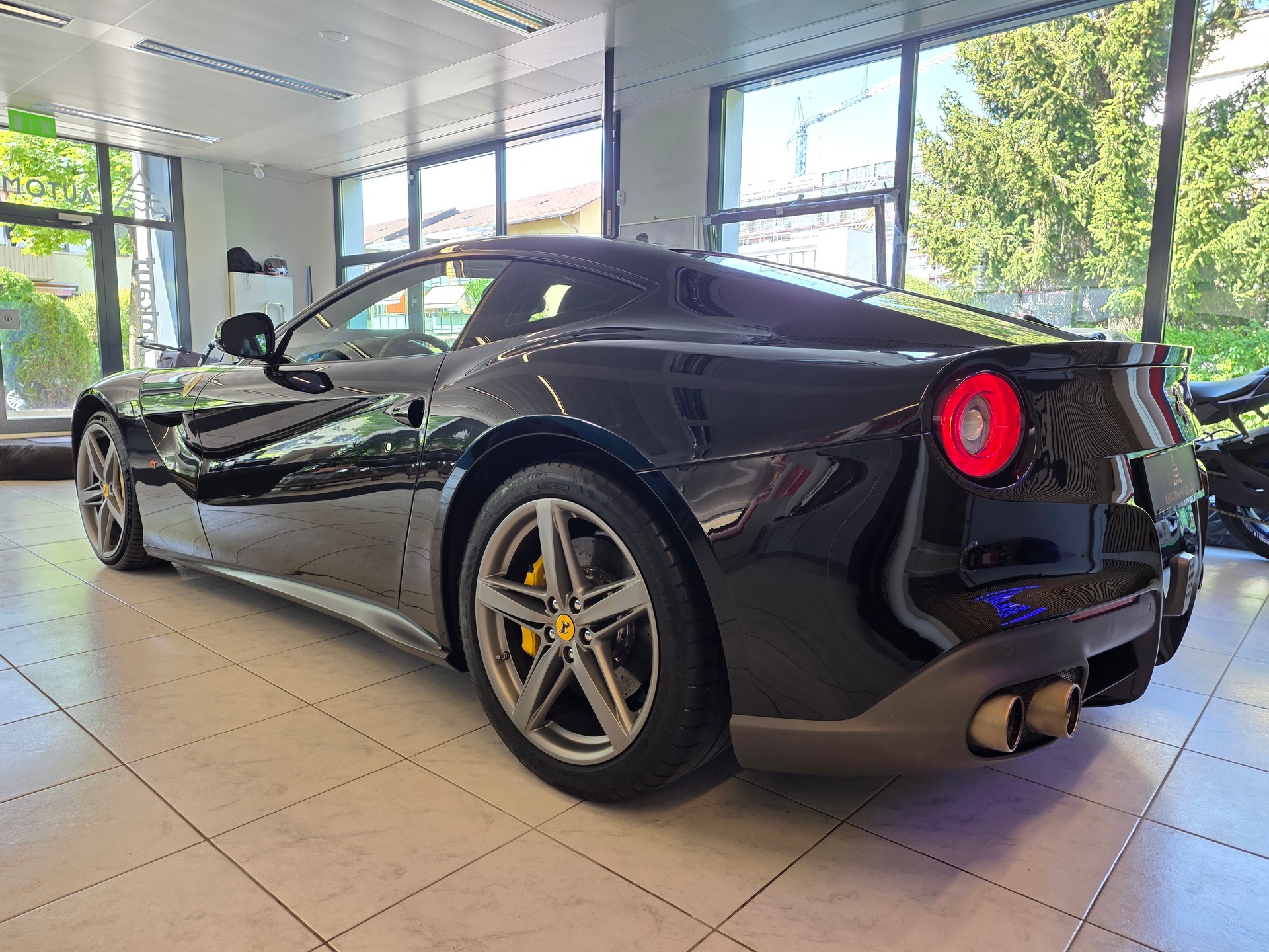 FERRARI F12 6.3 !!! MIT FERRARI POWER GARANTIE BIS 03.2027 !!! Bremsen alle Neu !!!-image-13
