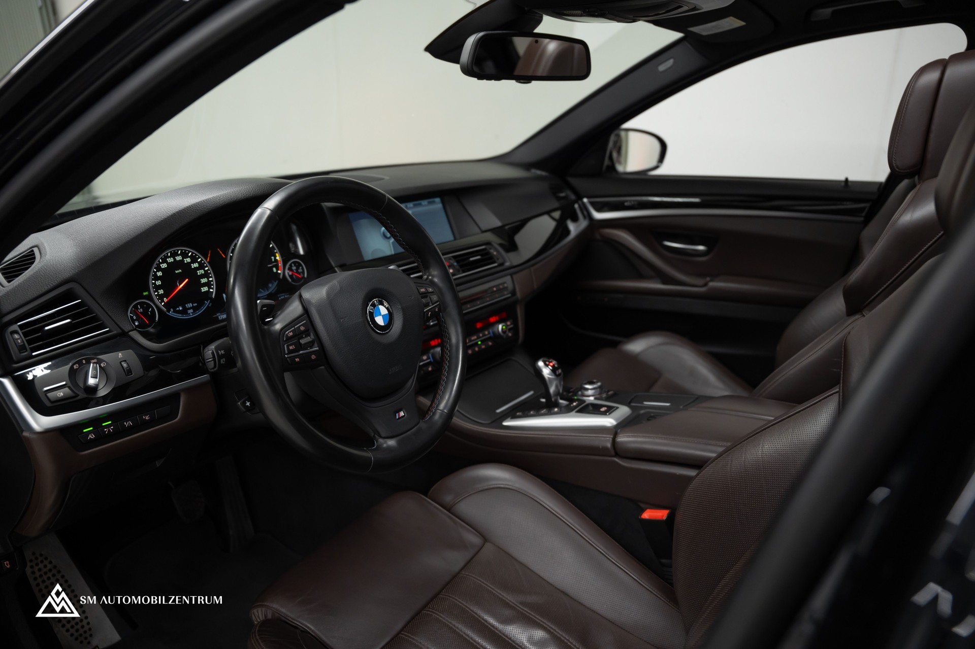 BMW M5 / Panorama / Sitzbelüftung / Head-Up-image-15