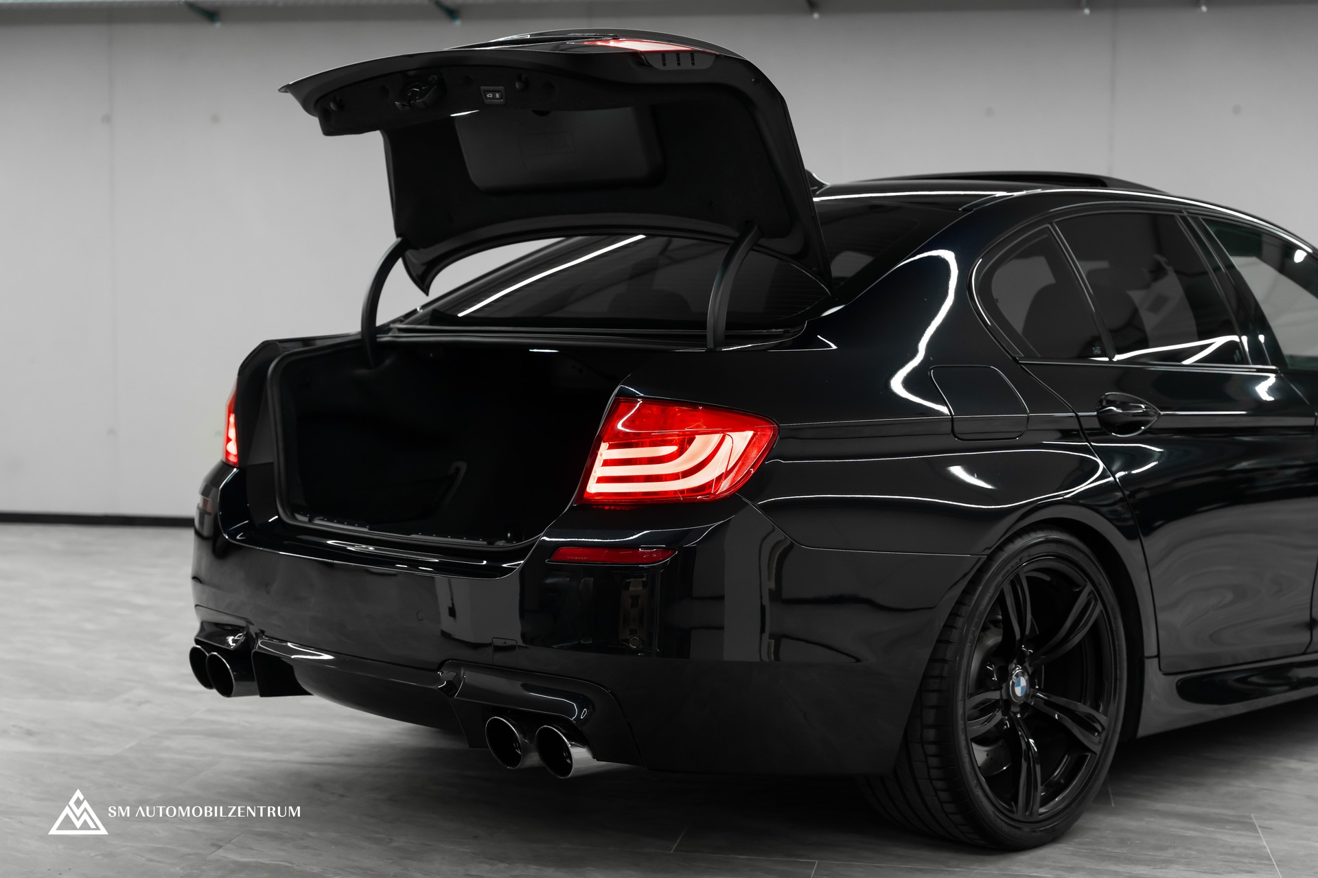 BMW M5 / Panorama / Sitzbelüftung / Head-Up-image-9