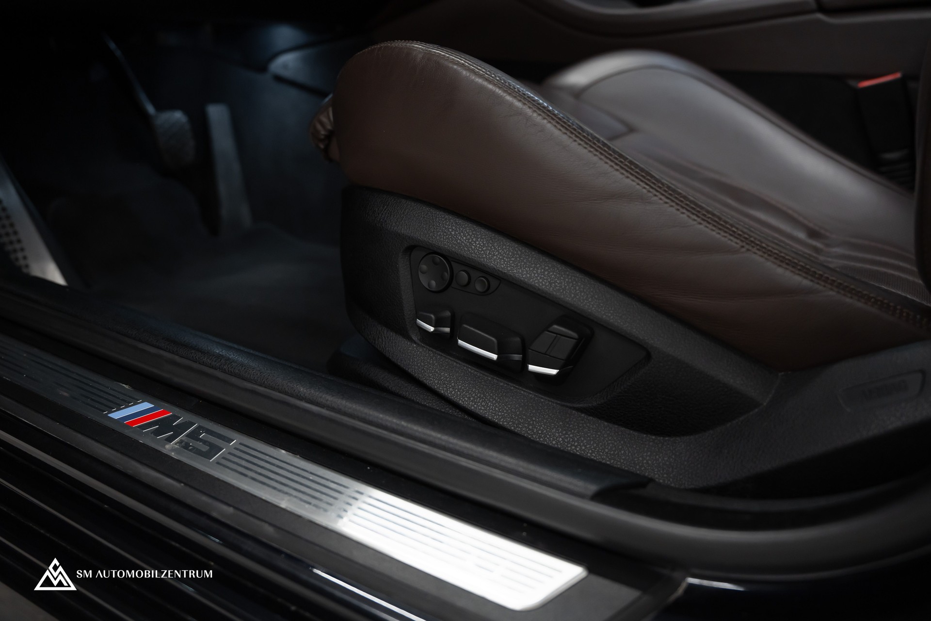 BMW M5 / Panorama / Sitzbelüftung / Head-Up-image-23