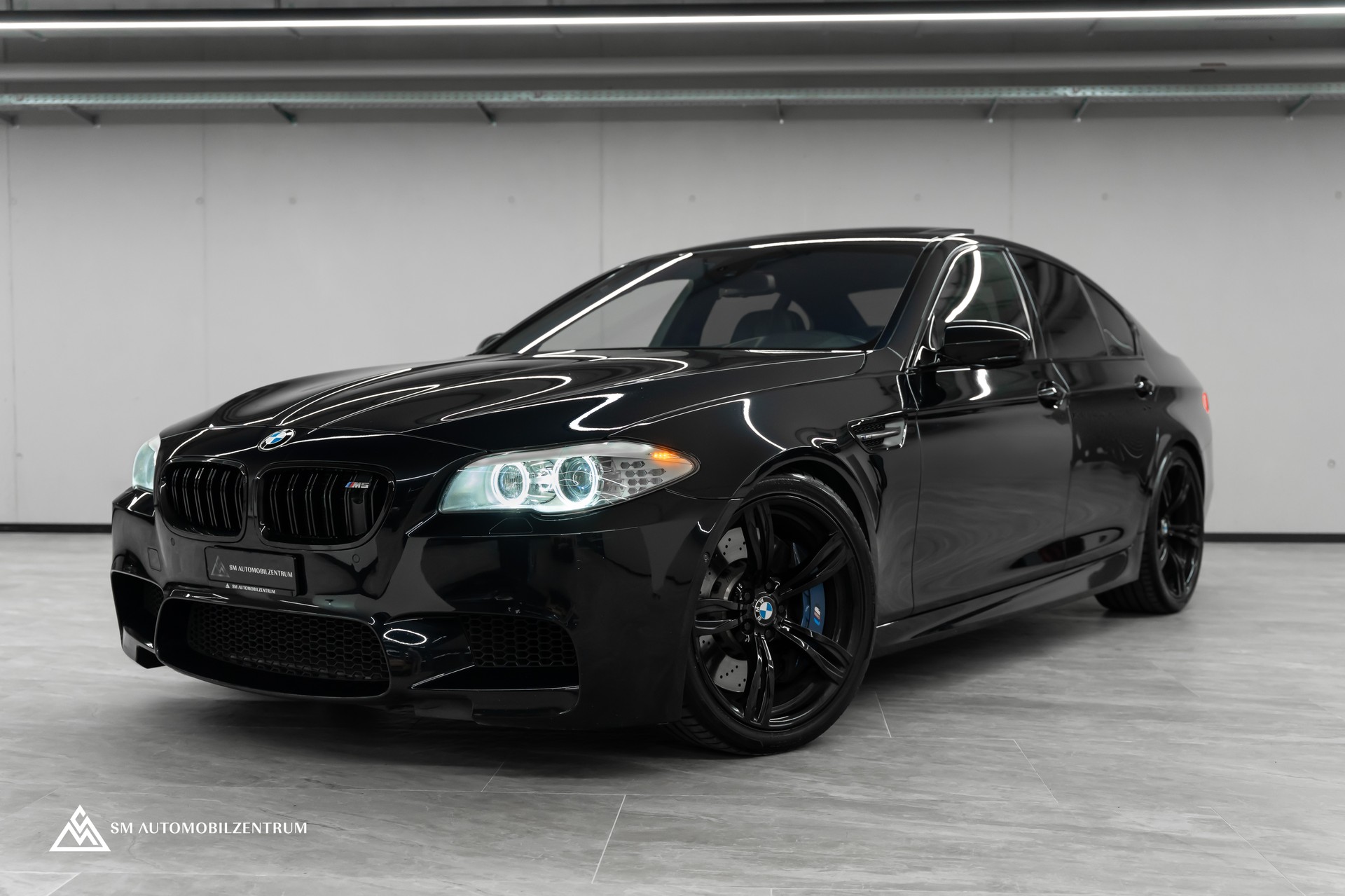BMW M5 / Panorama / Sitzbelüftung / Head-Up