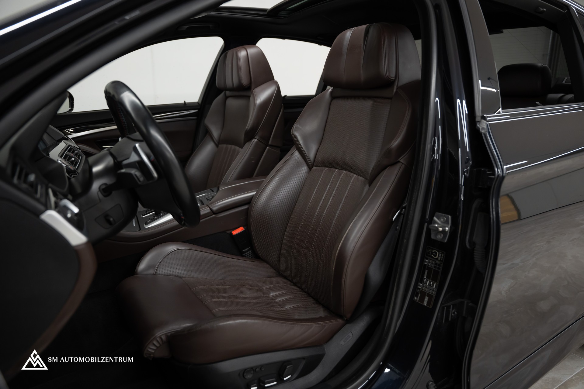 BMW M5 / Panorama / Sitzbelüftung / Head-Up-image-17
