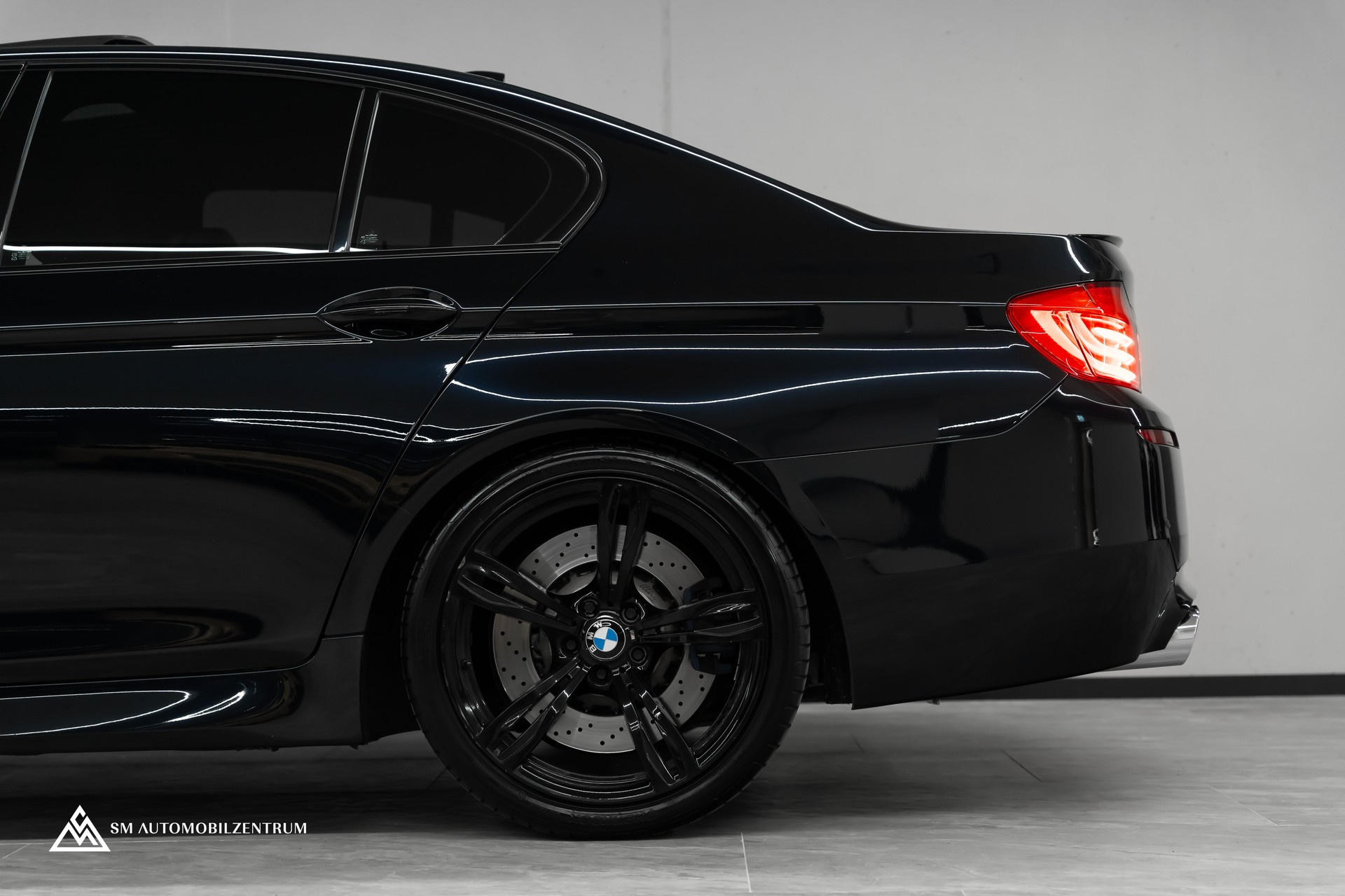BMW M5 / Panorama / Sitzbelüftung / Head-Up-image-5