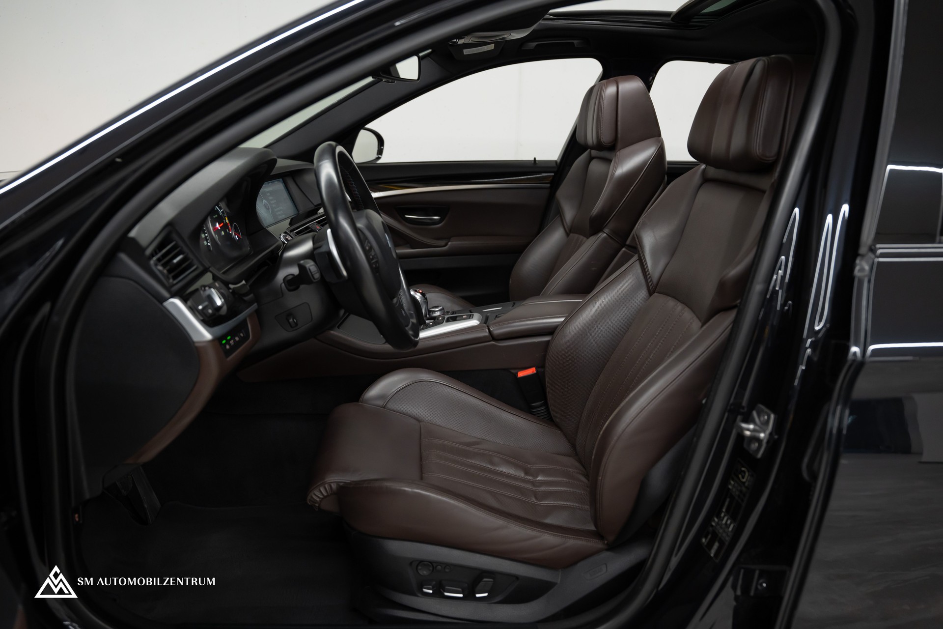 BMW M5 / Panorama / Sitzbelüftung / Head-Up-image-16