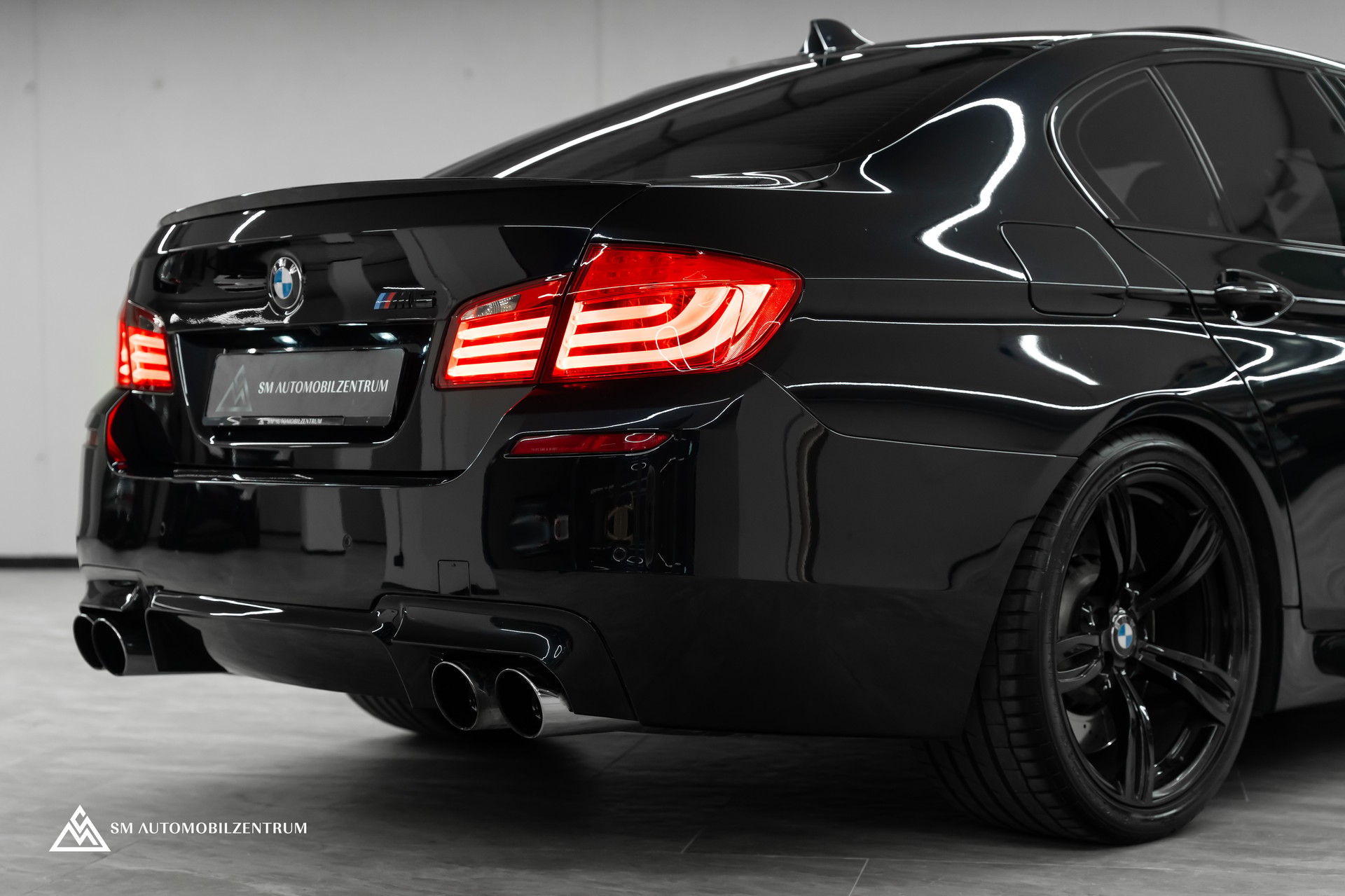 BMW M5 / Panorama / Sitzbelüftung / Head-Up-image-8