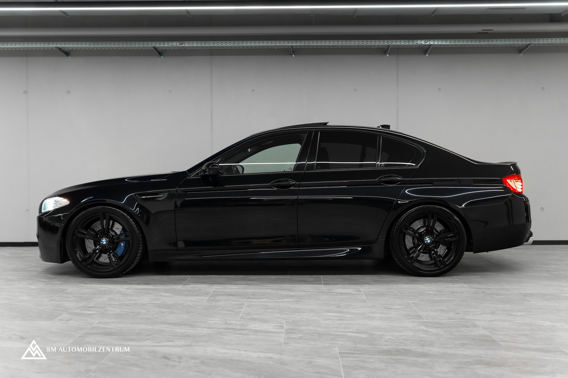 BMW M5 / Panorama / Sitzbelüftung / Head-Up-image-6