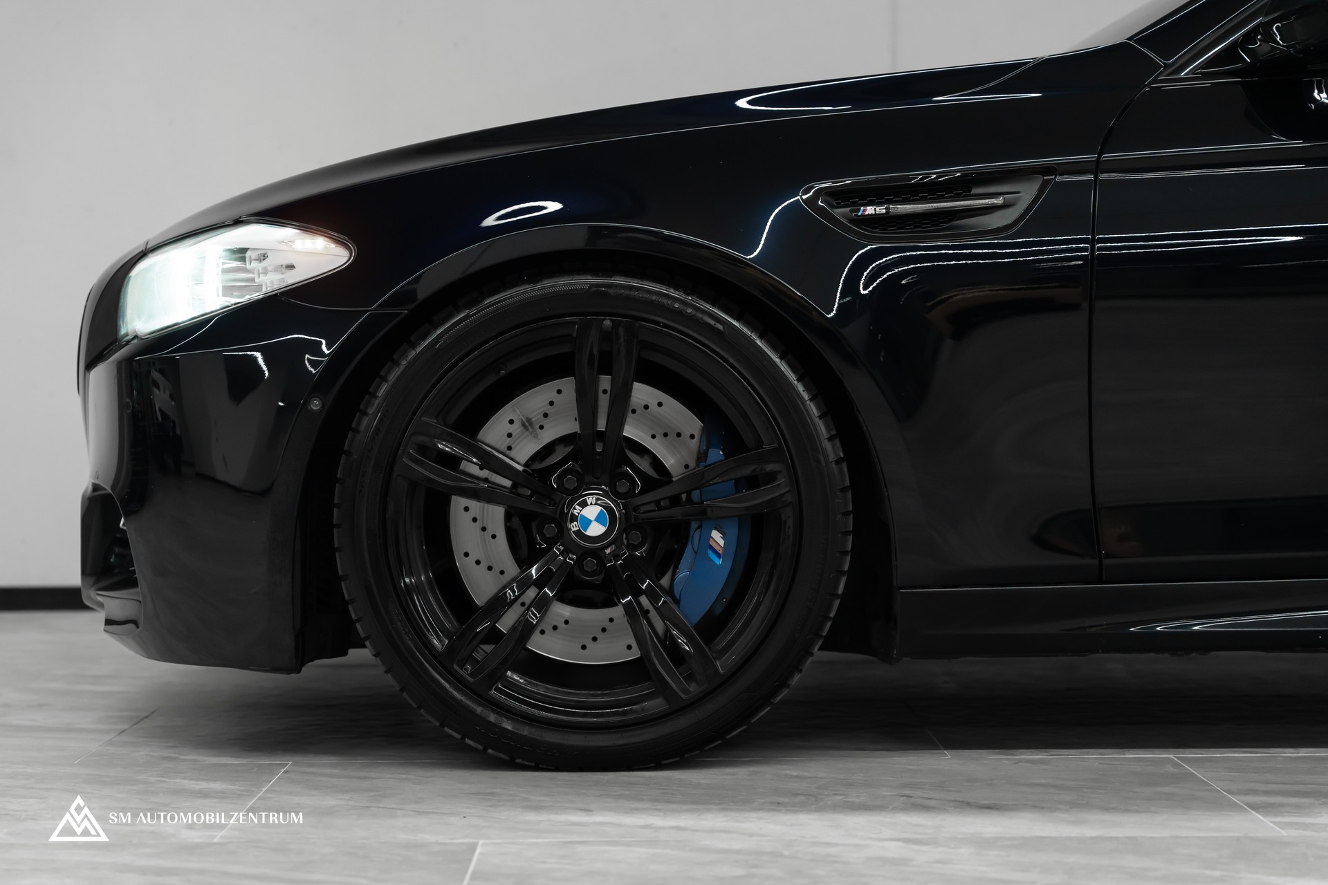 BMW M5 / Panorama / Sitzbelüftung / Head-Up-image-4