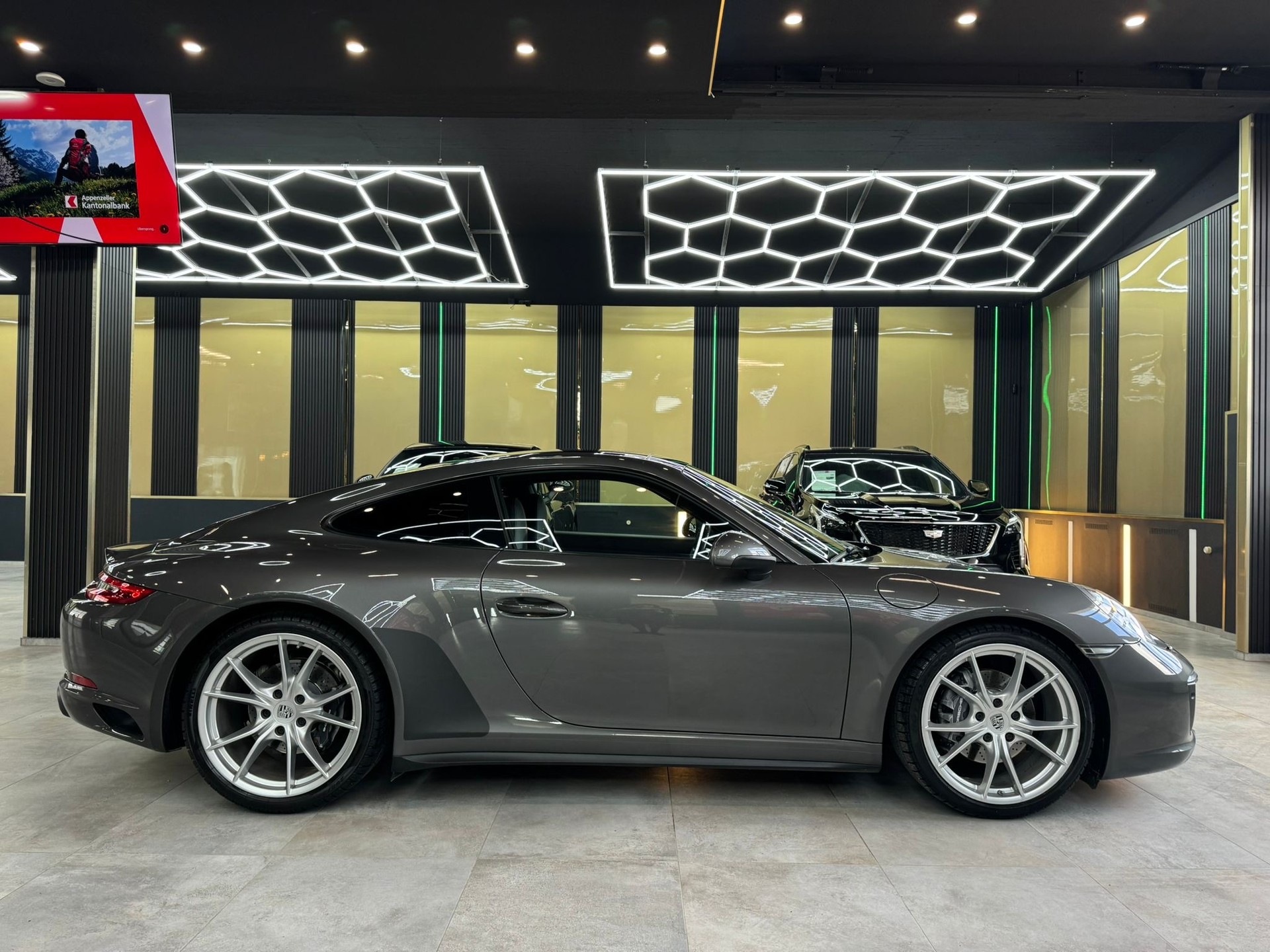 PORSCHE 911 Carrera 4 PDK - Porsche approved-showroom-element-3