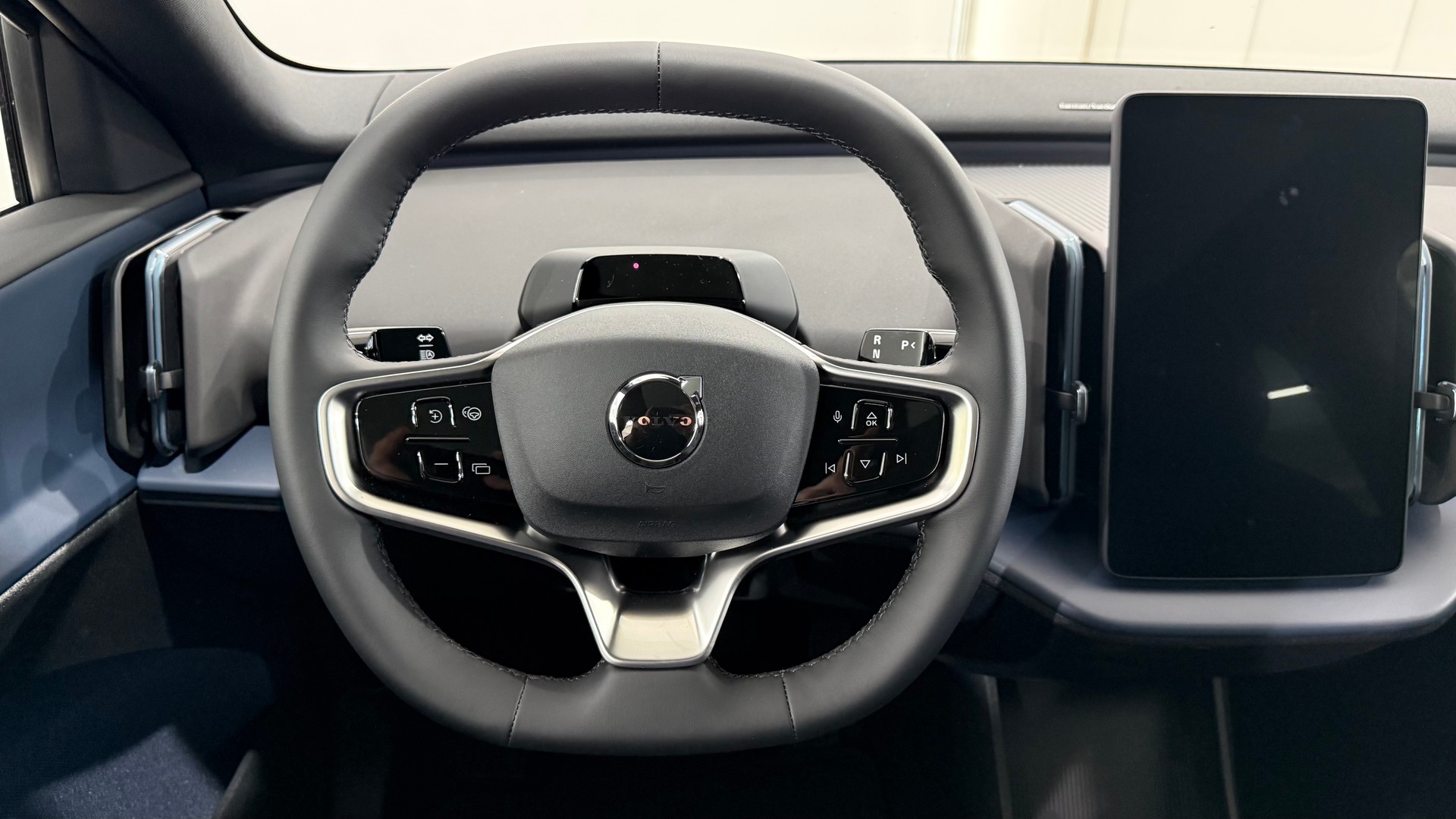 VOLVO EX 30 CC E60 Twin Performance A-image-10
