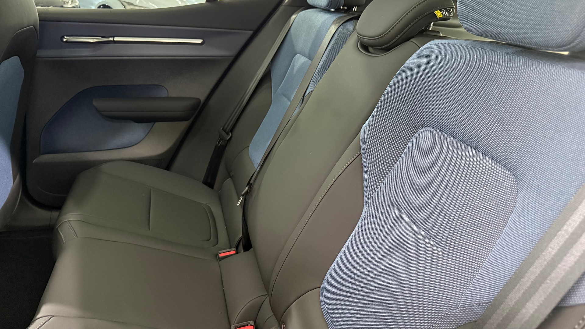 VOLVO EX 30 CC E60 Twin Performance A-showroom-element-3