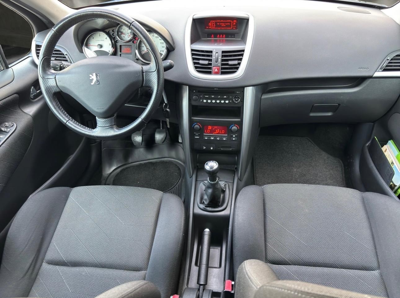 PEUGEOT 207 1.6 HDI Sport Pack-image-6