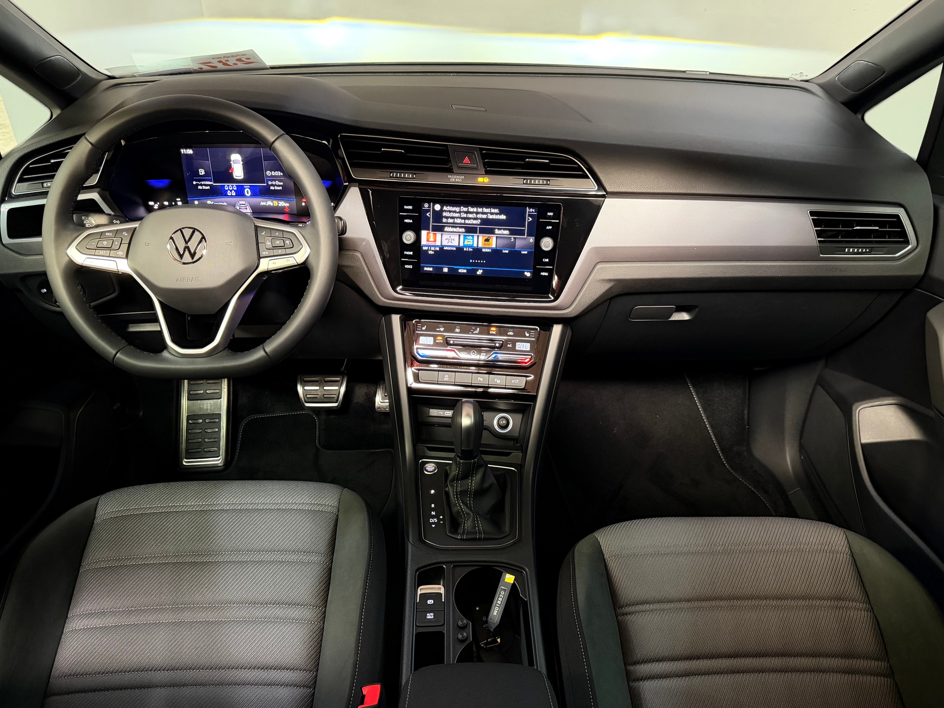 VW Touran 1.5 TSI EVO R-Line DSG Panorama-image-18