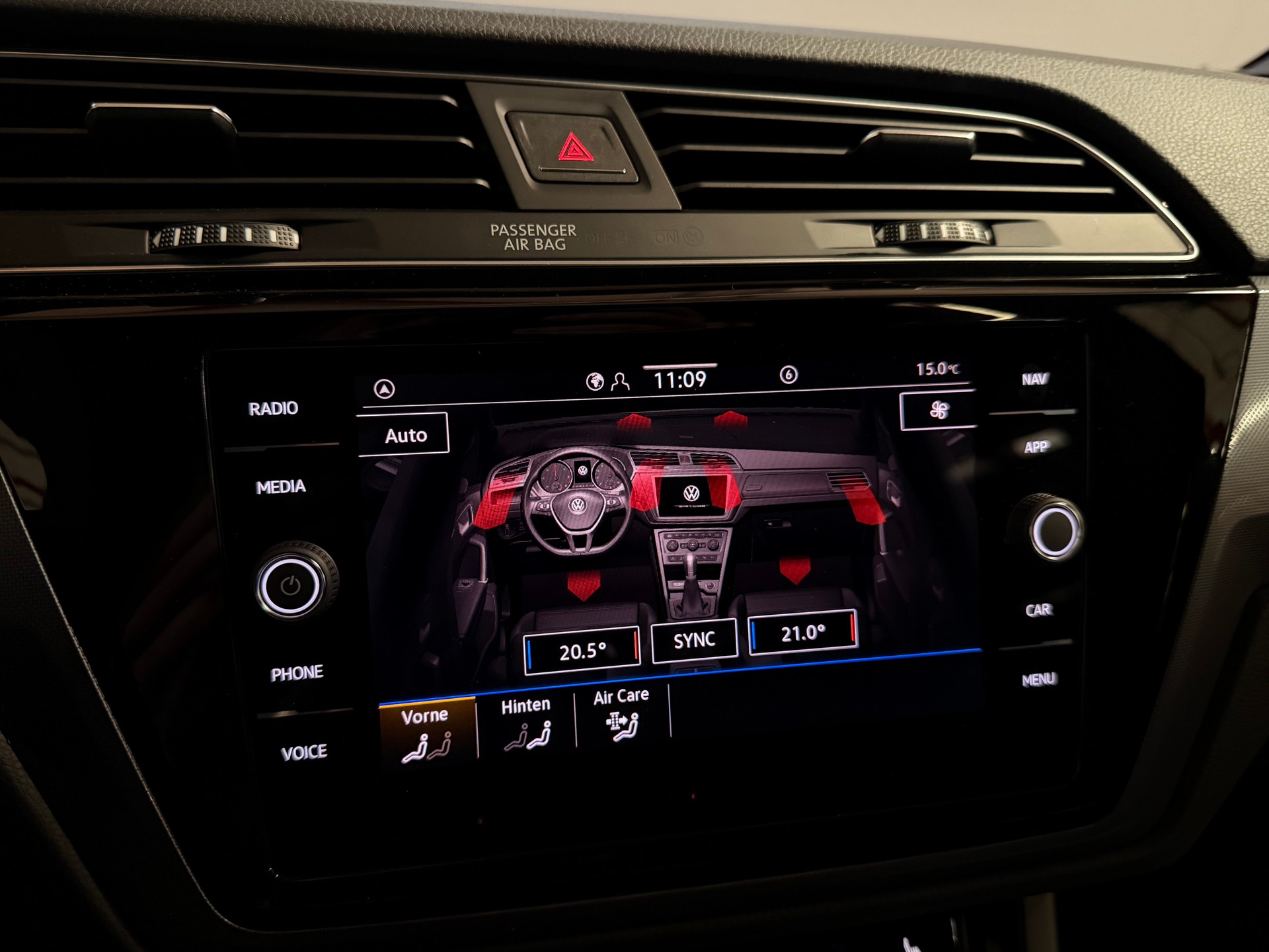 VW Touran 1.5 TSI EVO R-Line DSG Panorama-image-32