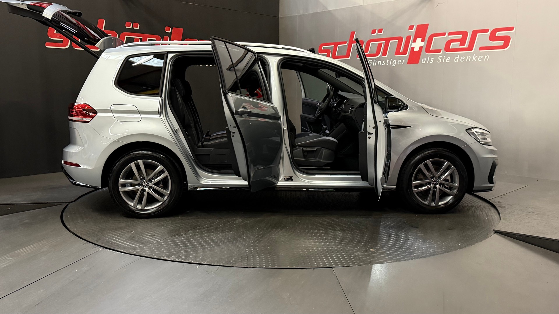 VW Touran 1.5 TSI EVO R-Line DSG Panorama-image-7
