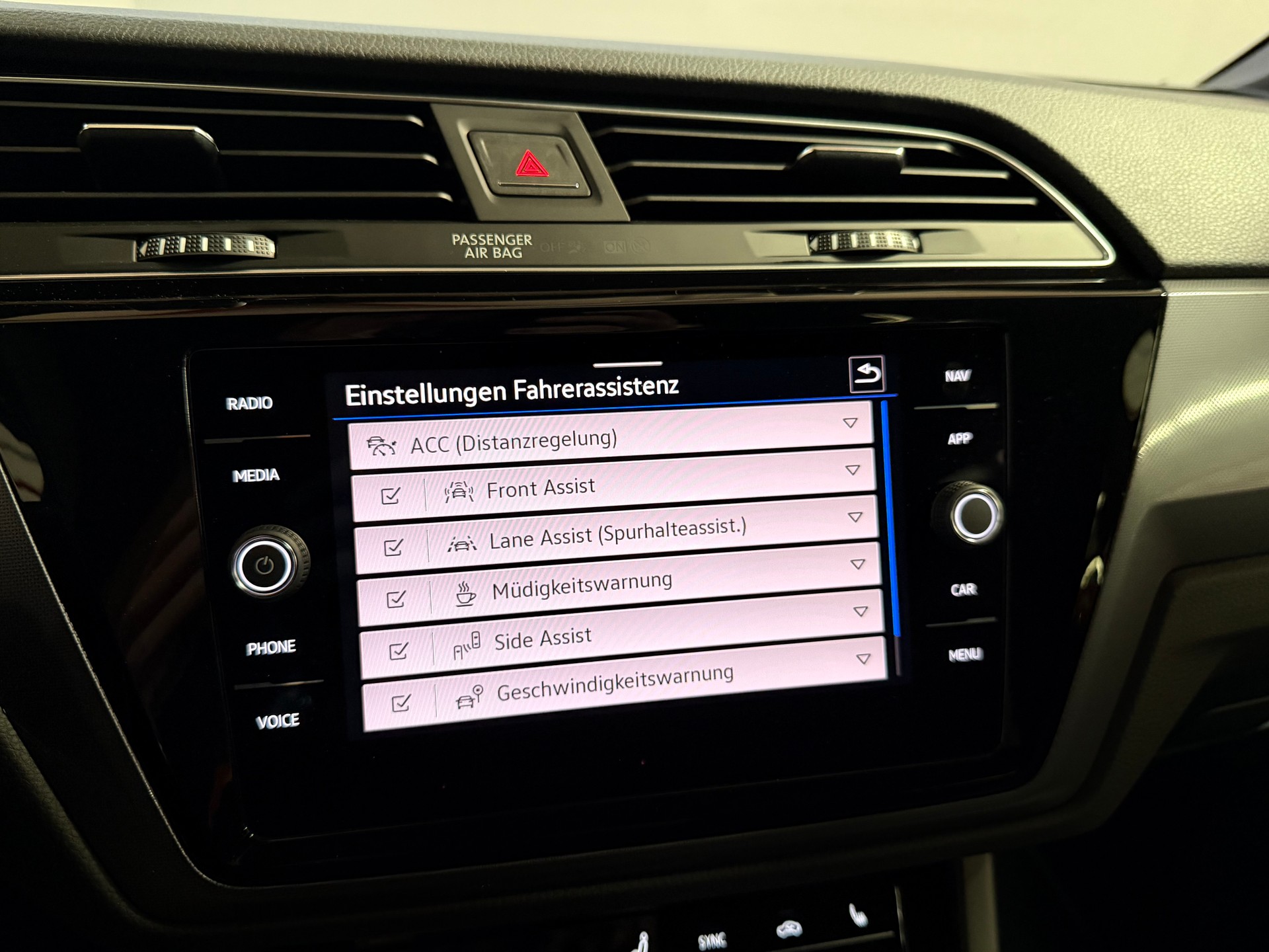 VW Touran 1.5 TSI EVO R-Line DSG Panorama-image-31