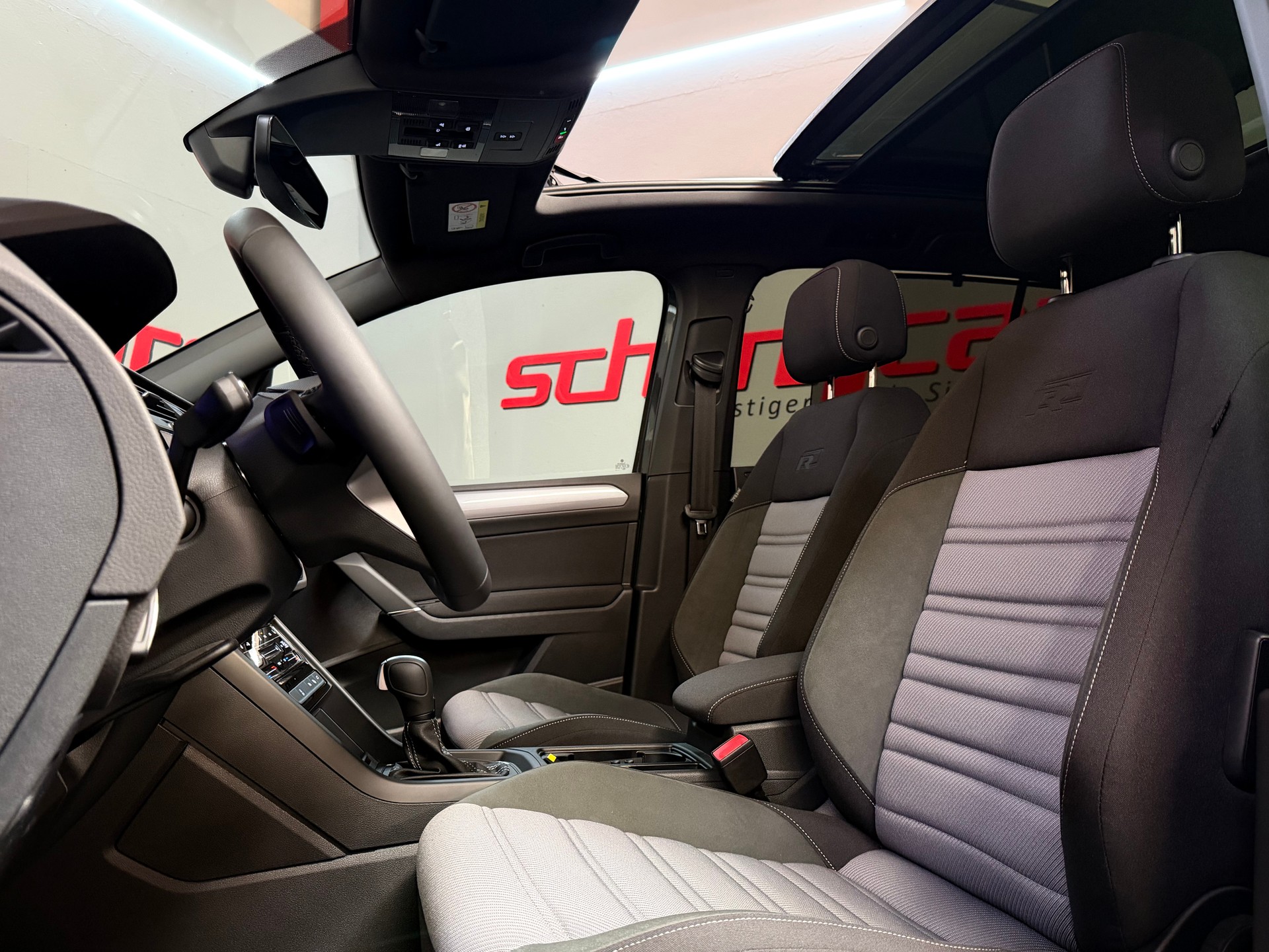 VW Touran 1.5 TSI EVO R-Line DSG Panorama-image-15