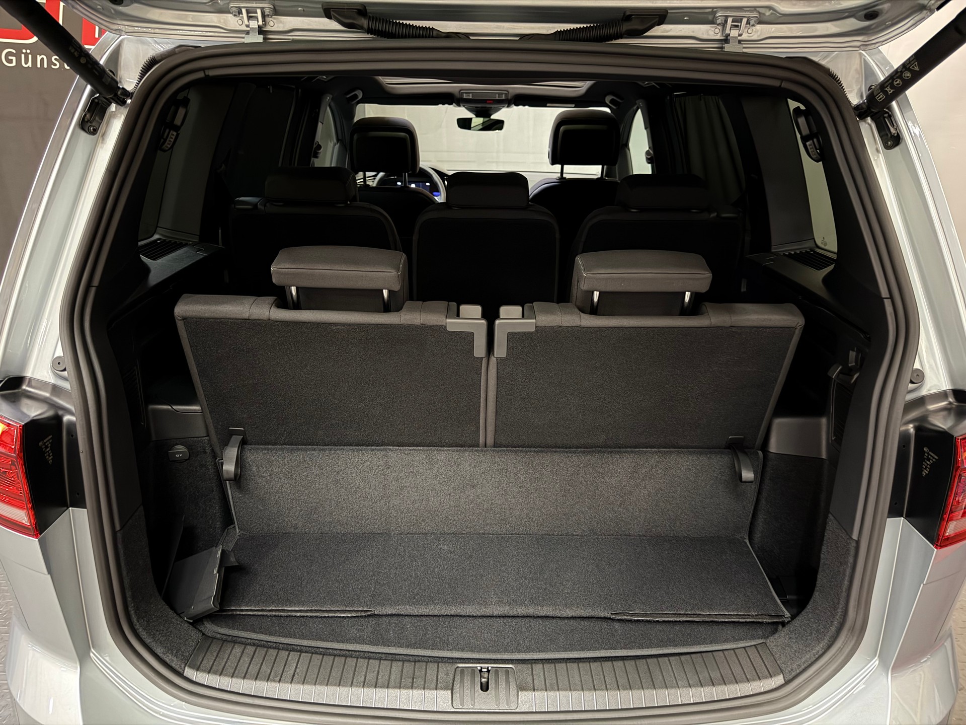 VW Touran 1.5 TSI EVO R-Line DSG Panorama-image-13