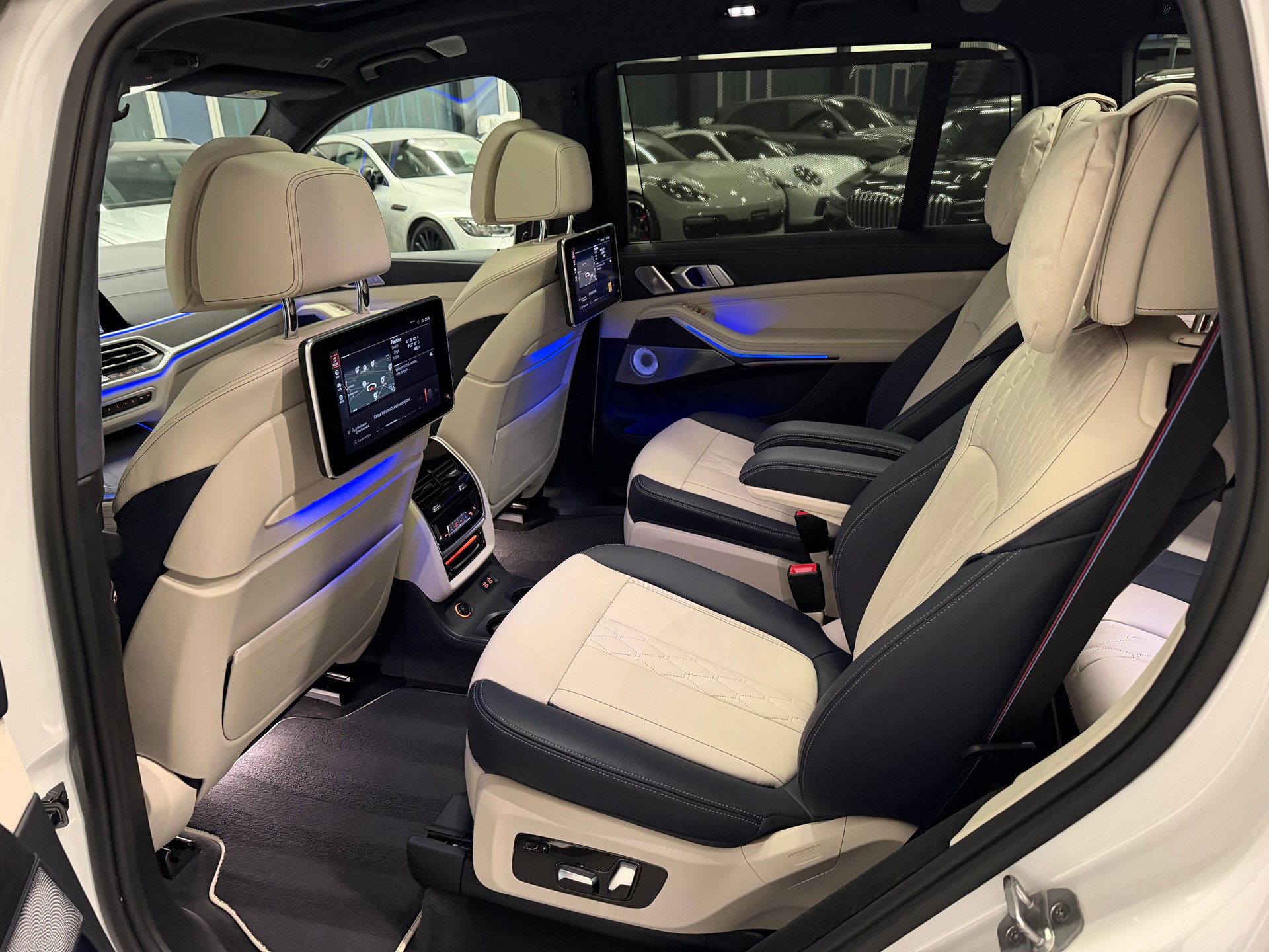 BMW X7 xDrive M50i Steptronic-image-21