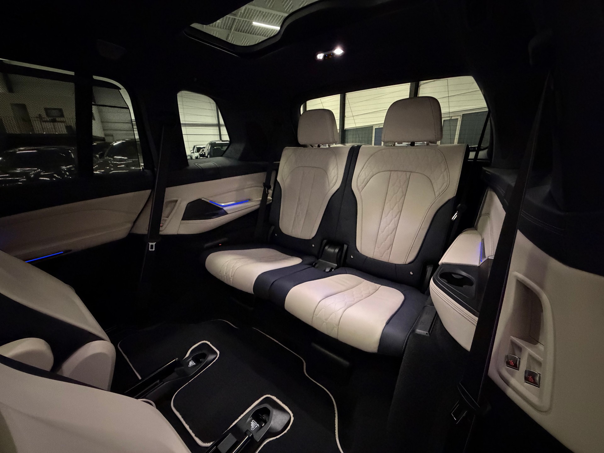 BMW X7 xDrive M50i Steptronic-image-24