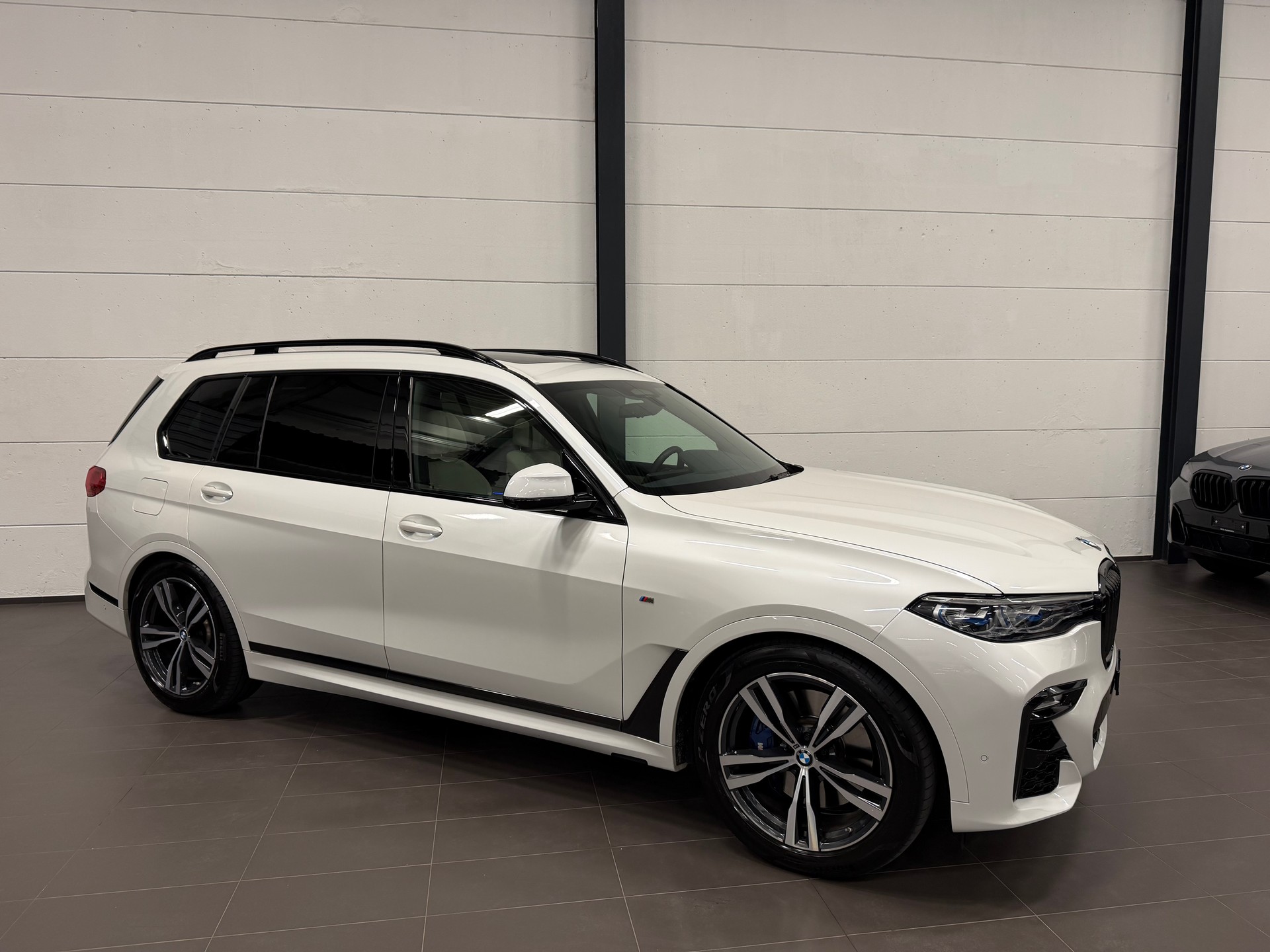 BMW X7 xDrive M50i Steptronic-showroom-element-3