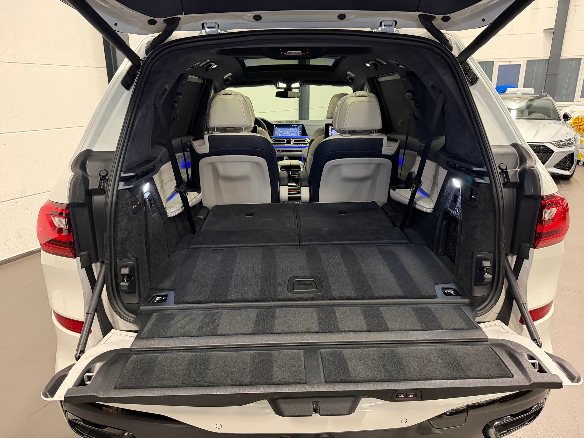 BMW X7 xDrive M50i Steptronic-image-25