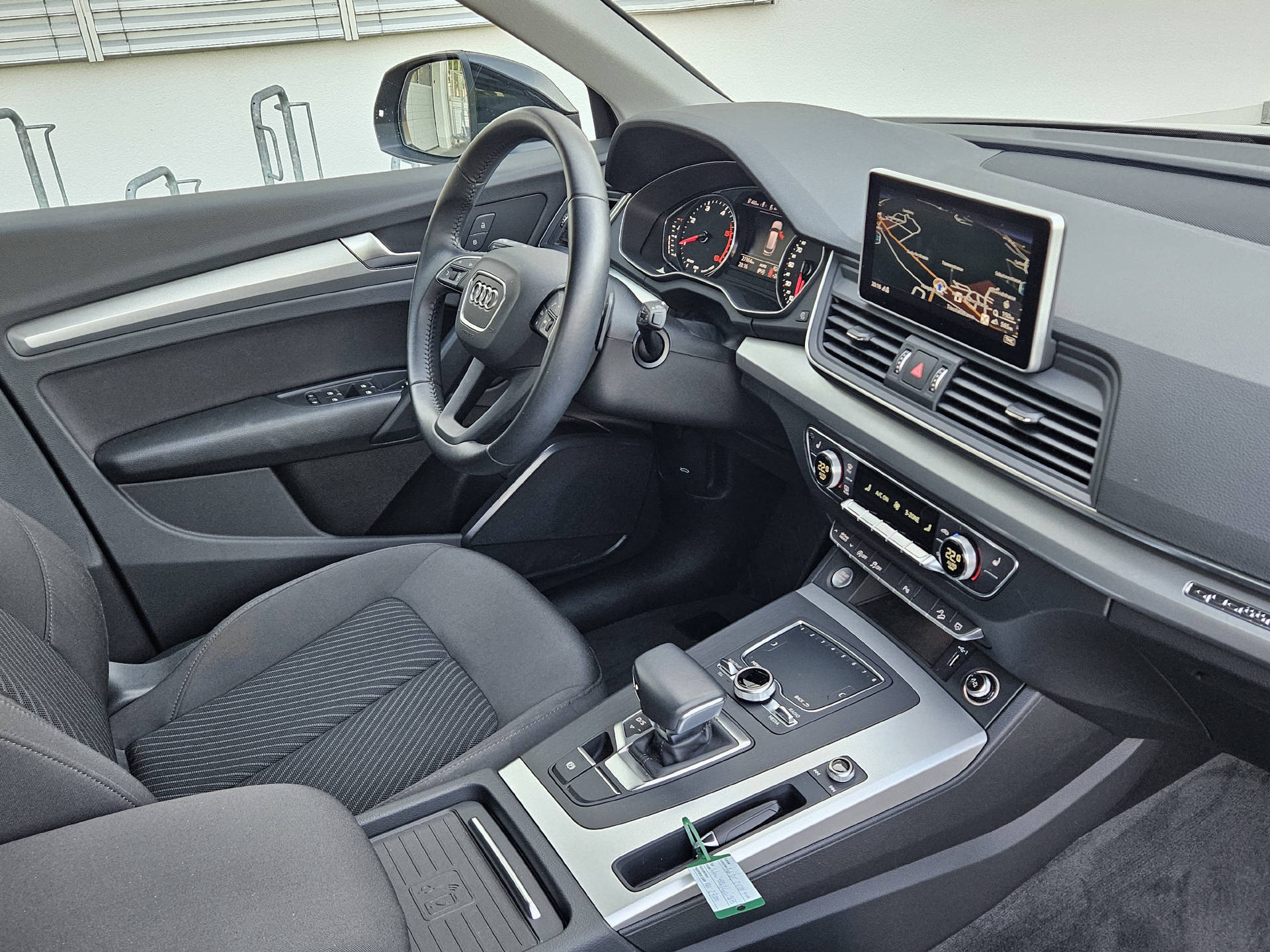 AUDI Q5 2.0 40 TDI quattro S-Tronic * Frisch ab MFK * Frisch ab Service *-image-8