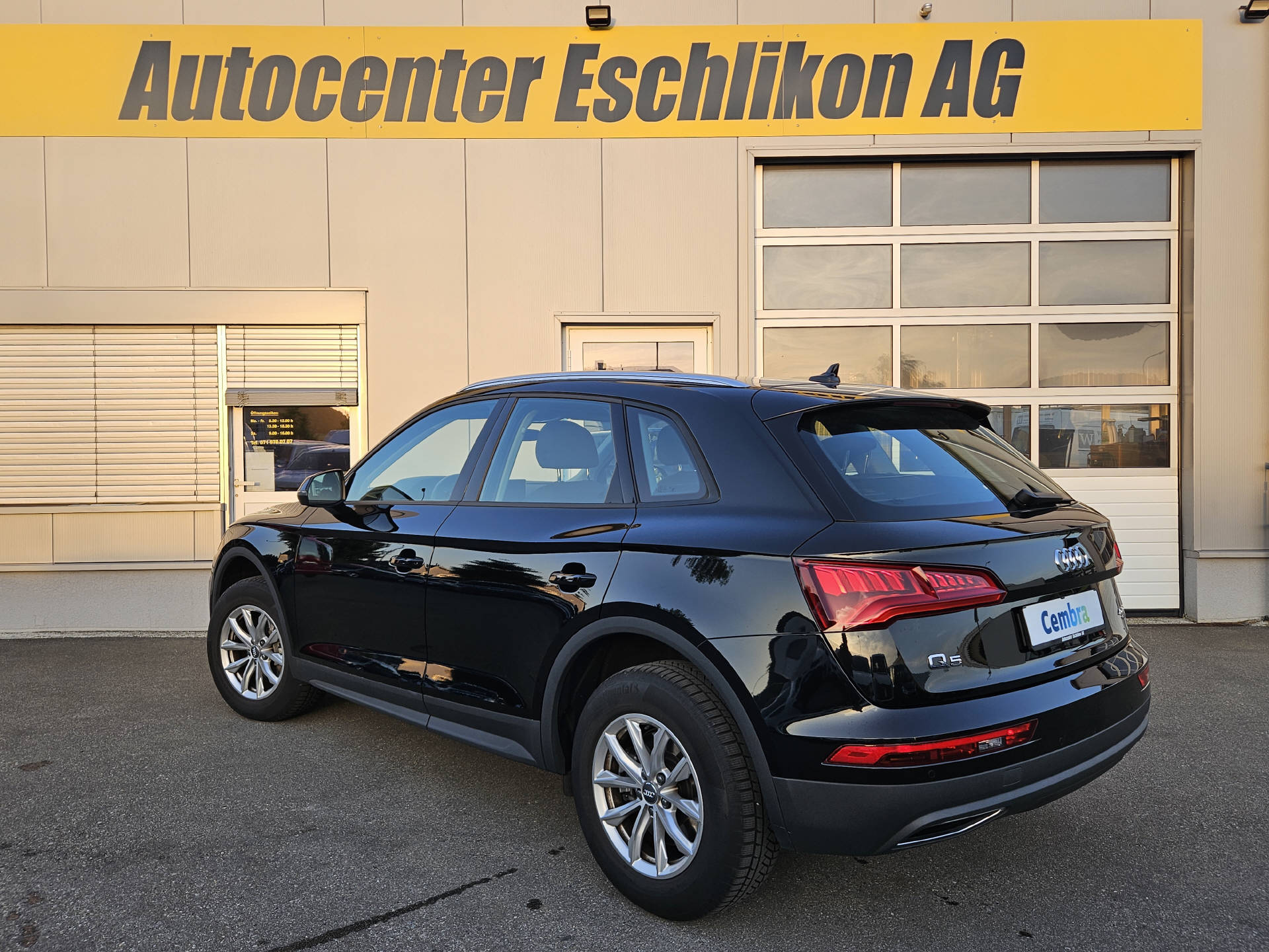 AUDI Q5 2.0 40 TDI quattro S-Tronic * Frisch ab MFK * Frisch ab Service *-image-6