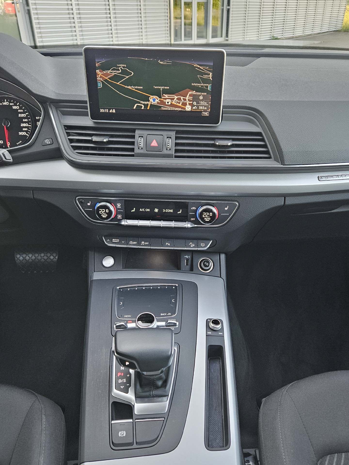 AUDI Q5 2.0 40 TDI quattro S-Tronic * Frisch ab MFK * Frisch ab Service *-image-16