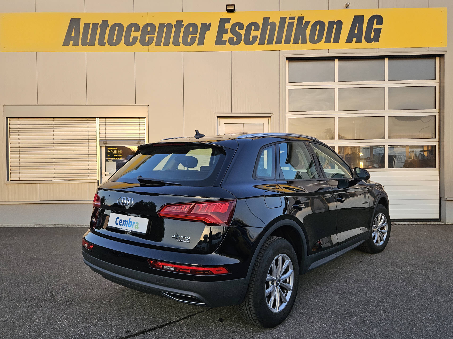 AUDI Q5 2.0 40 TDI quattro S-Tronic * Frisch ab MFK * Frisch ab Service *-image-5