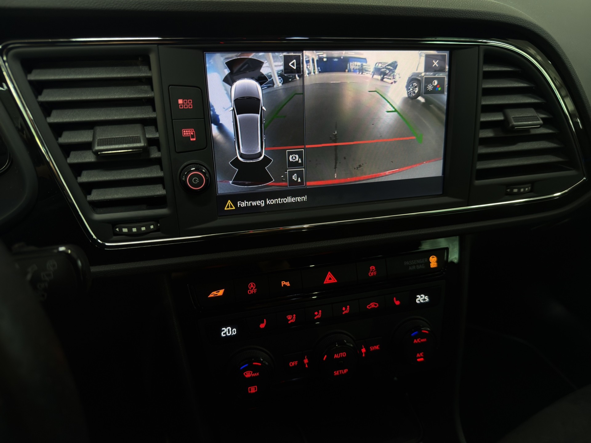 SEAT Leon ST 2.0 Eco TSI Swiss Cupra 4Drive DSG-image-10