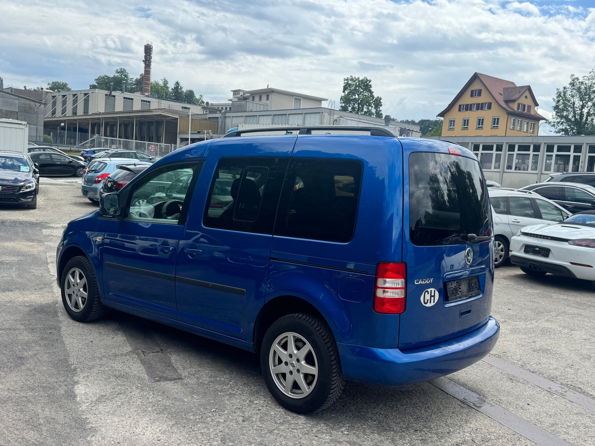 VW Caddy 1.6 TDI Blue Motion Technology Family-image-6