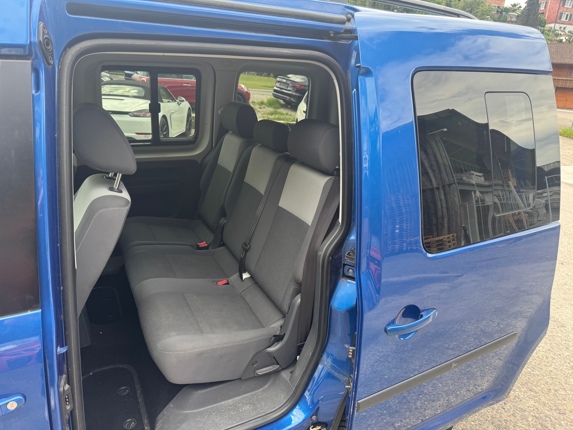 VW Caddy 1.6 TDI Blue Motion Technology Family-image-10