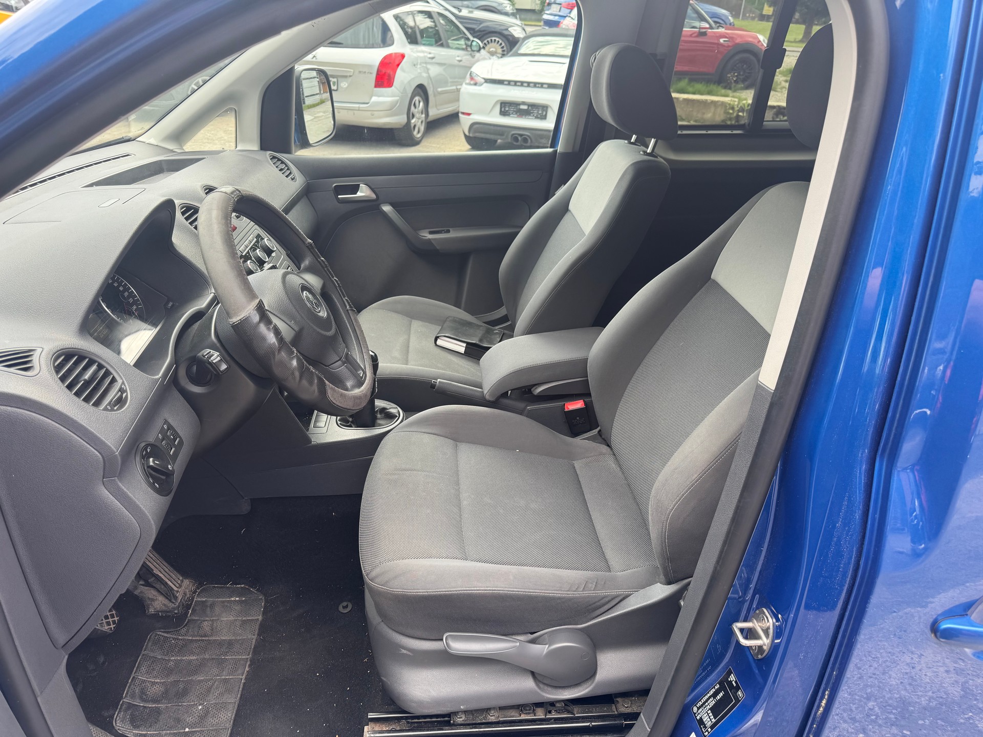 VW Caddy 1.6 TDI Blue Motion Technology Family-image-8