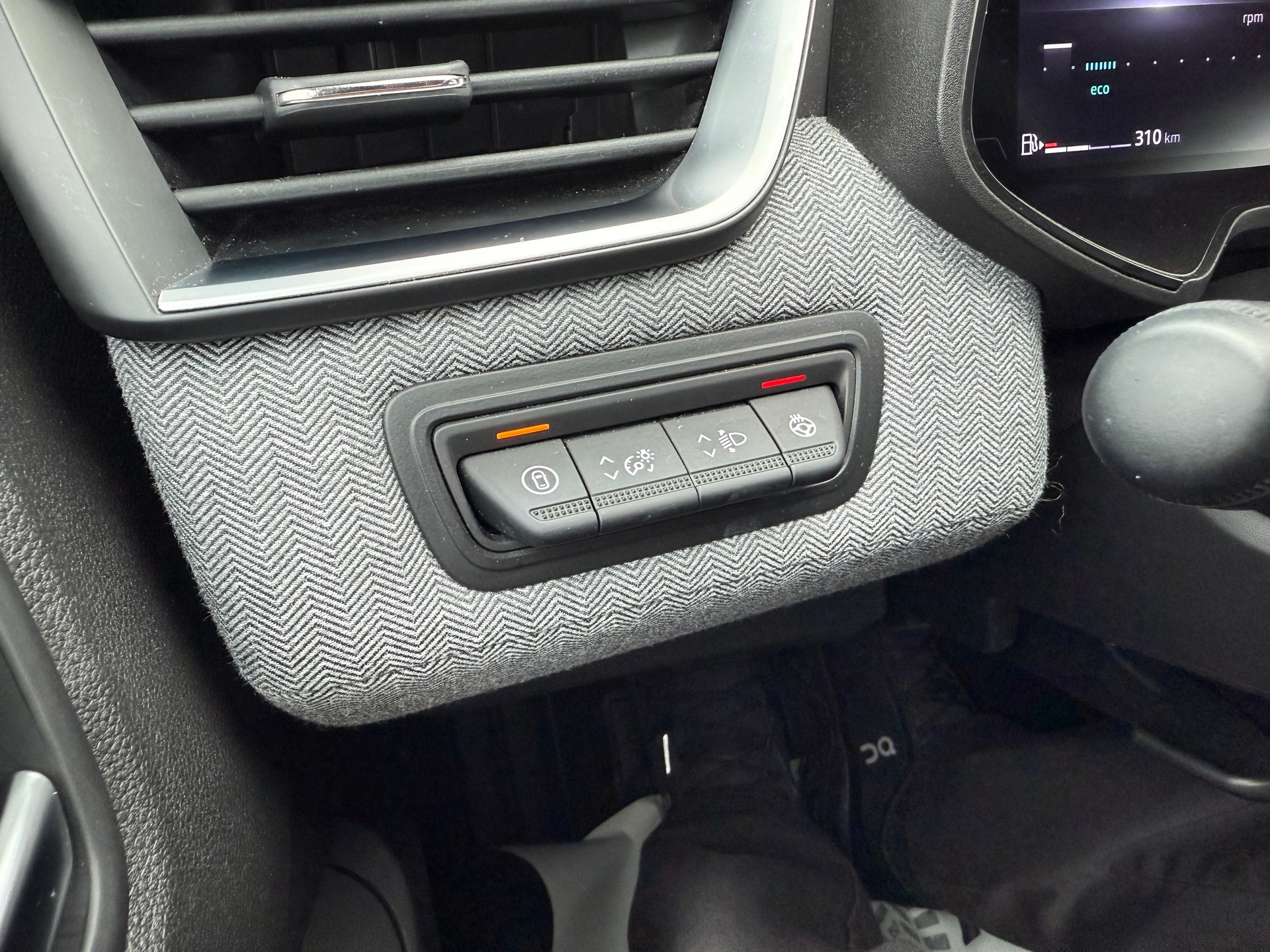RENAULT Clio 1.0 Techno-image-16