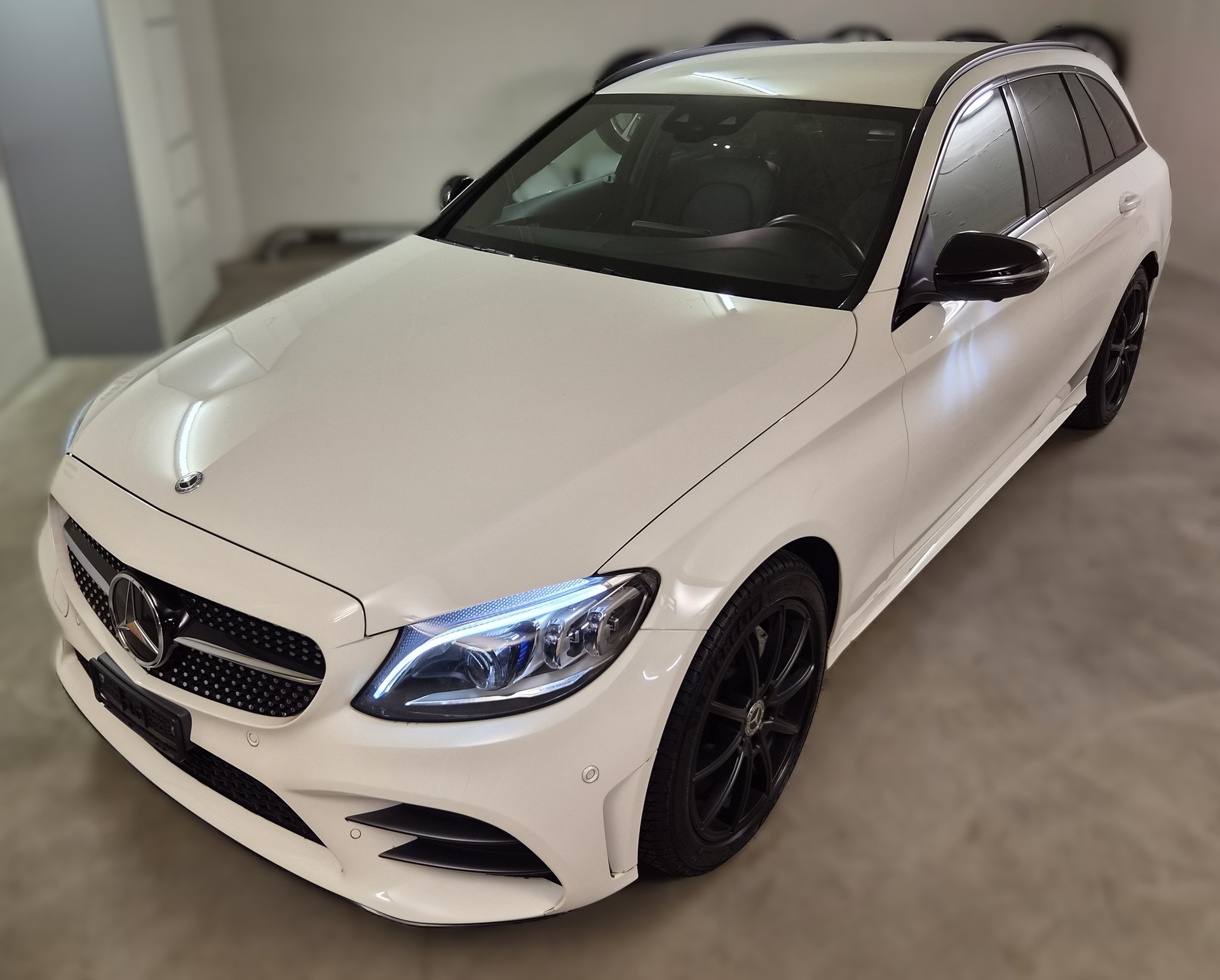 MERCEDES-BENZ C 220 d Swiss Star AMG Line 4M 9G-Tronic-showroom-element-2