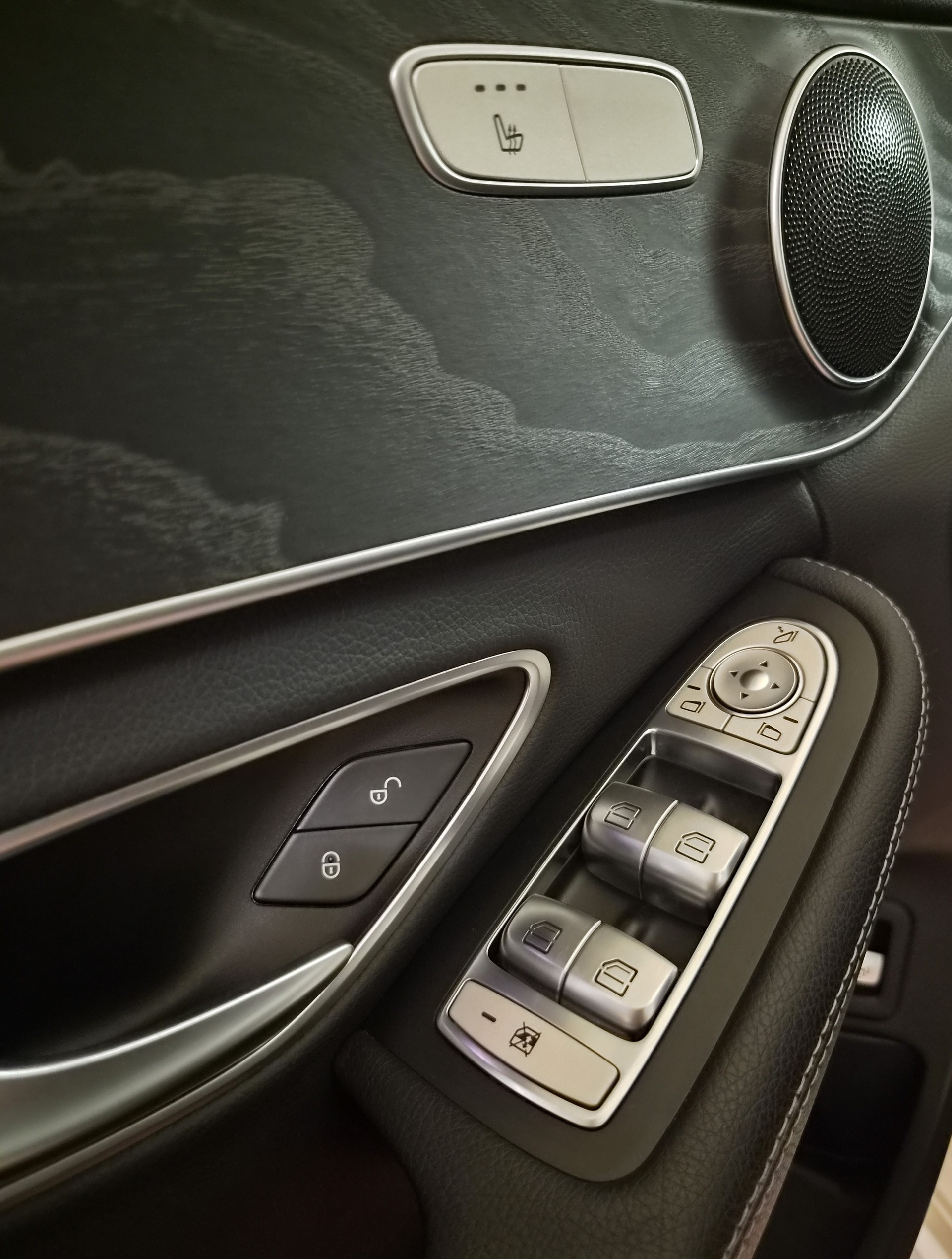 MERCEDES-BENZ C 220 d Swiss Star AMG Line 4M 9G-Tronic-image-15