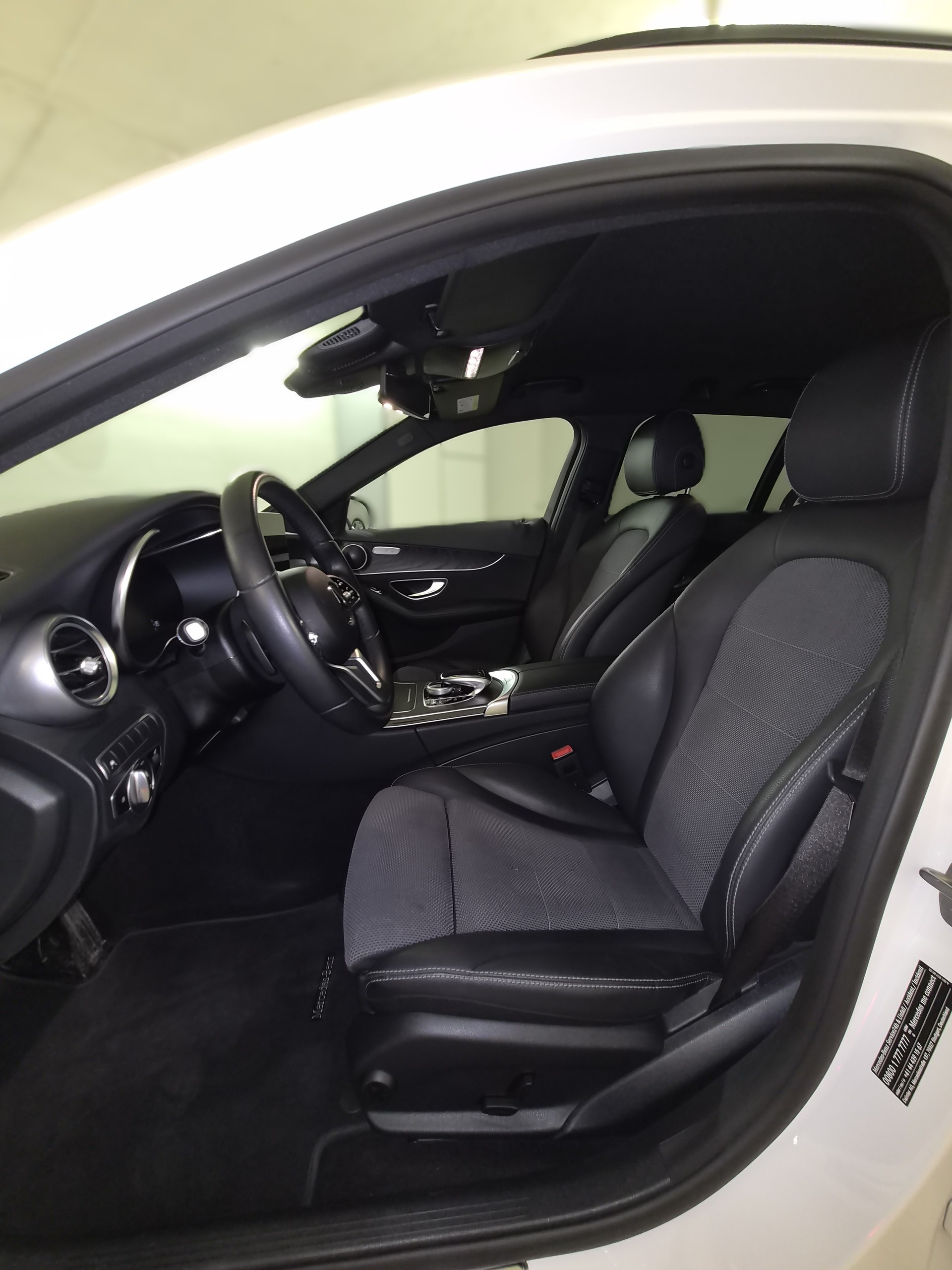 MERCEDES-BENZ C 220 d Swiss Star AMG Line 4M 9G-Tronic-image-22