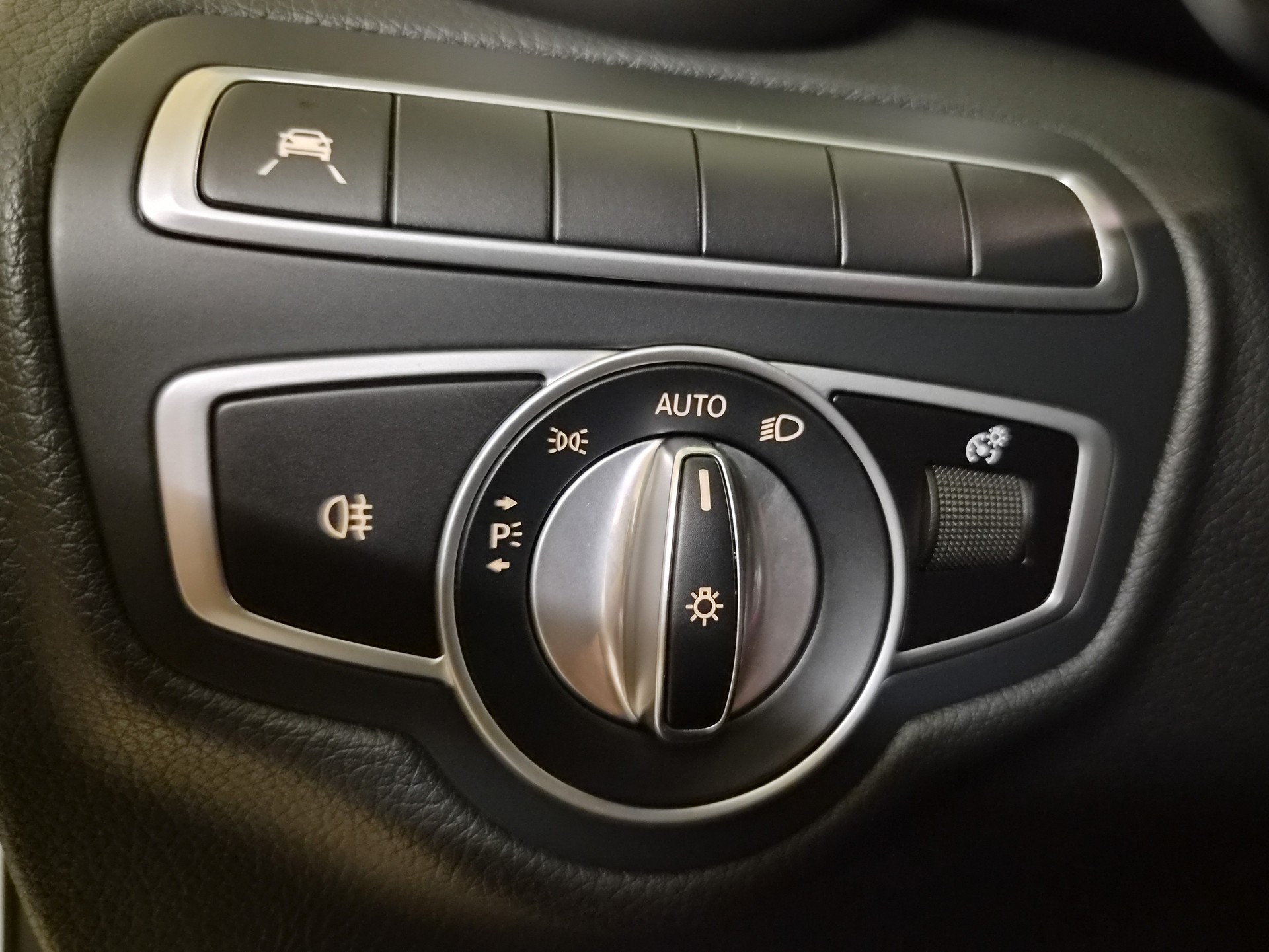 MERCEDES-BENZ C 220 d Swiss Star AMG Line 4M 9G-Tronic-image-19