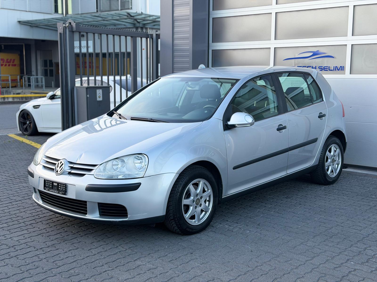 VW Golf 1.6 FSI Trend Edition-showroom-element-1