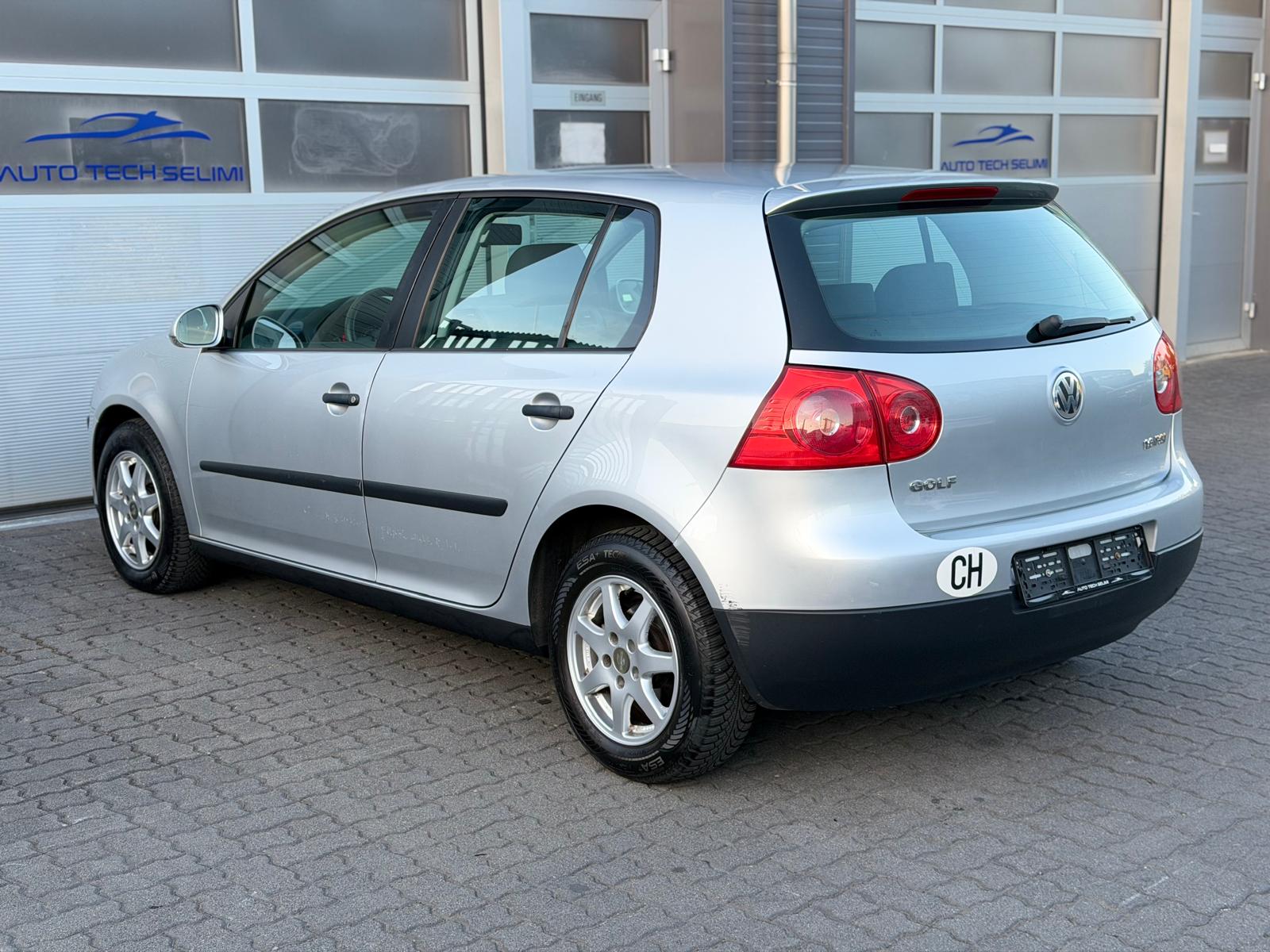VW Golf 1.6 FSI Trend Edition-image-6