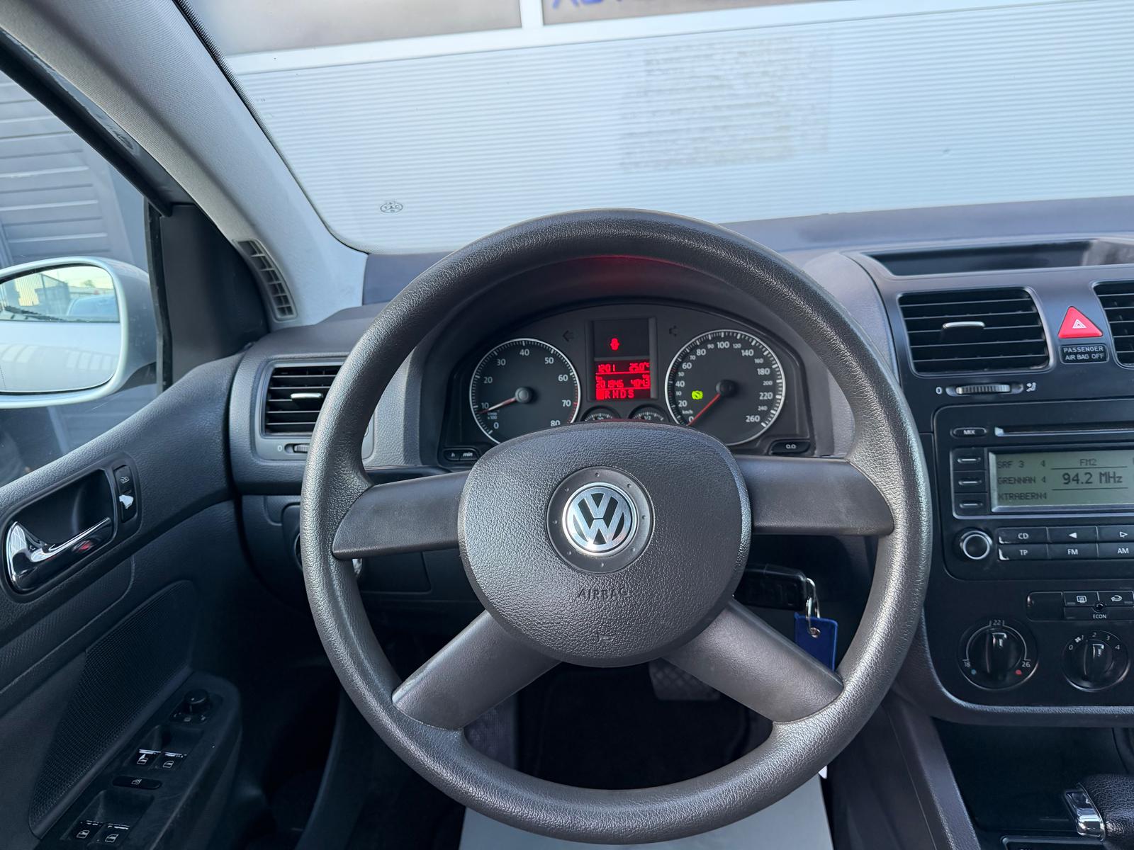 VW Golf 1.6 FSI Trend Edition-image-10
