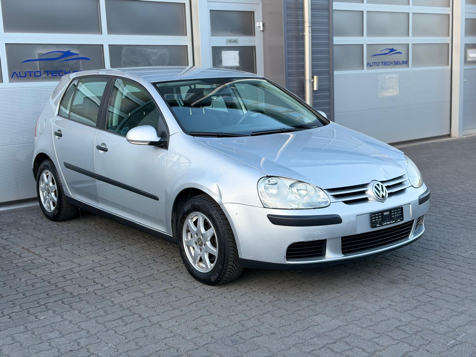 VW Golf 1.6 FSI Trend Edition-showroom-element-3