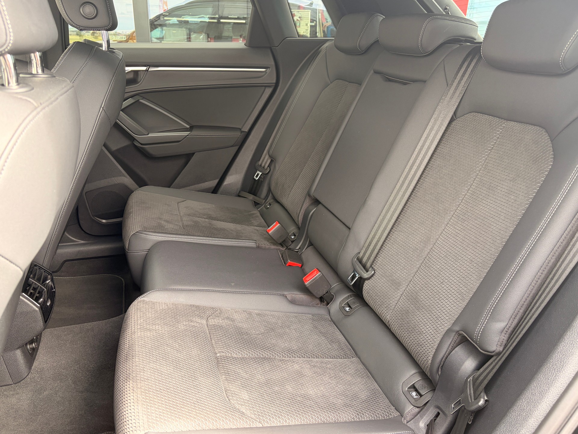 AUDI Q3 35 TFSI S line Attraction S-tronic-image-8